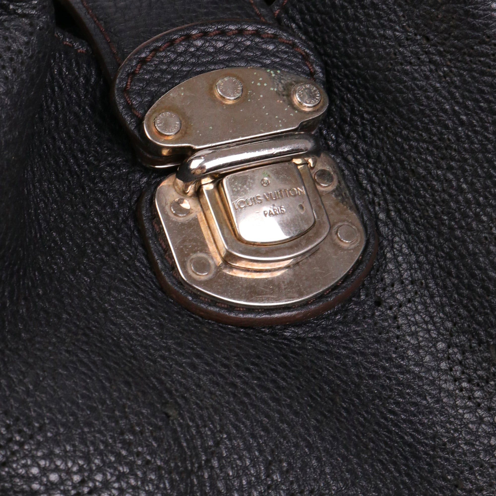 Louis Vuitton LOUIS VUITTON - Mahina Louis Vuitton shoulder bag in black grained leather Size ONE SIZE - 5 Thumbnail