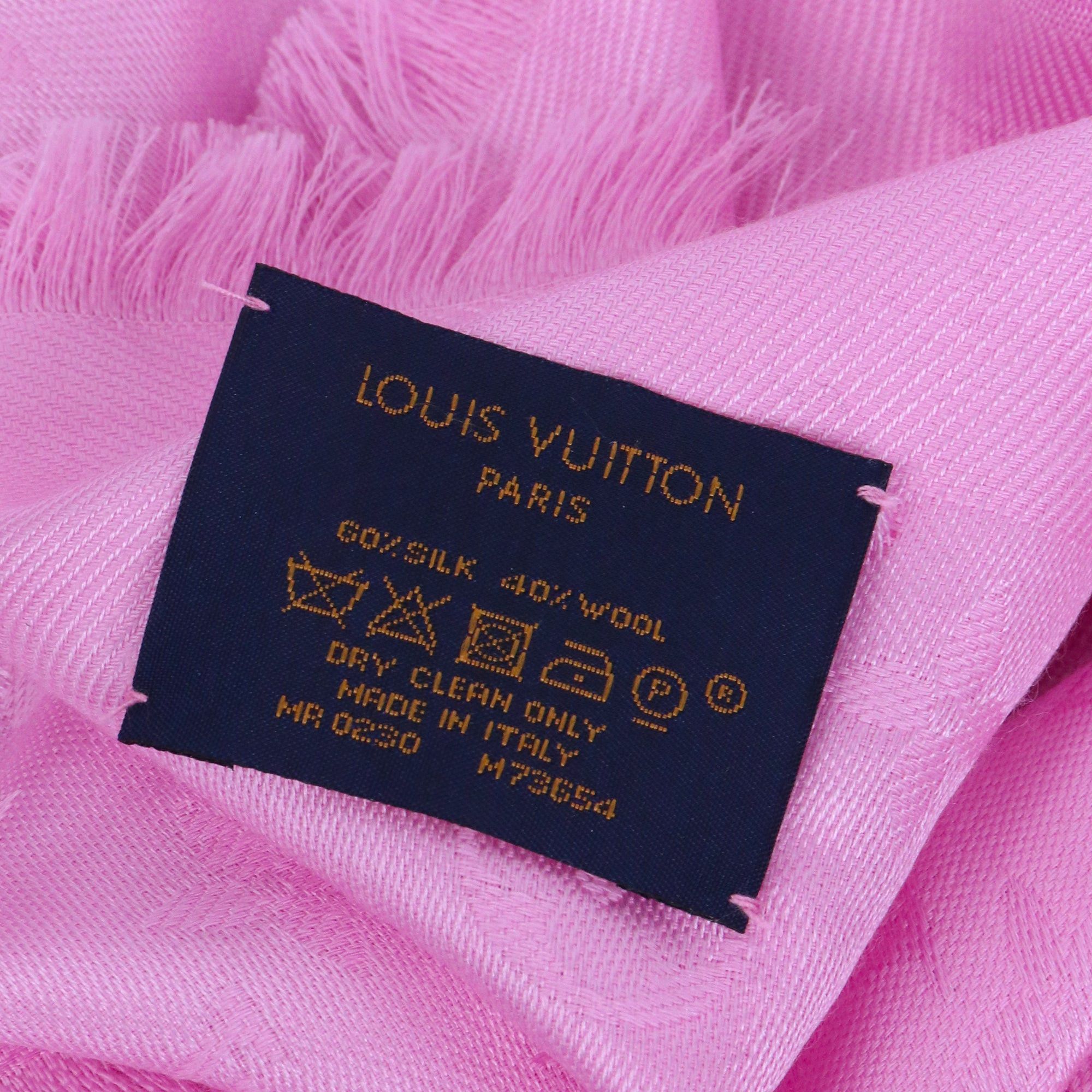 Louis Vuitton LOUIS VUITTON - Louis Vuitton Monogram Classic shawl in pink silk Size ONE SIZE - 3 Thumbnail