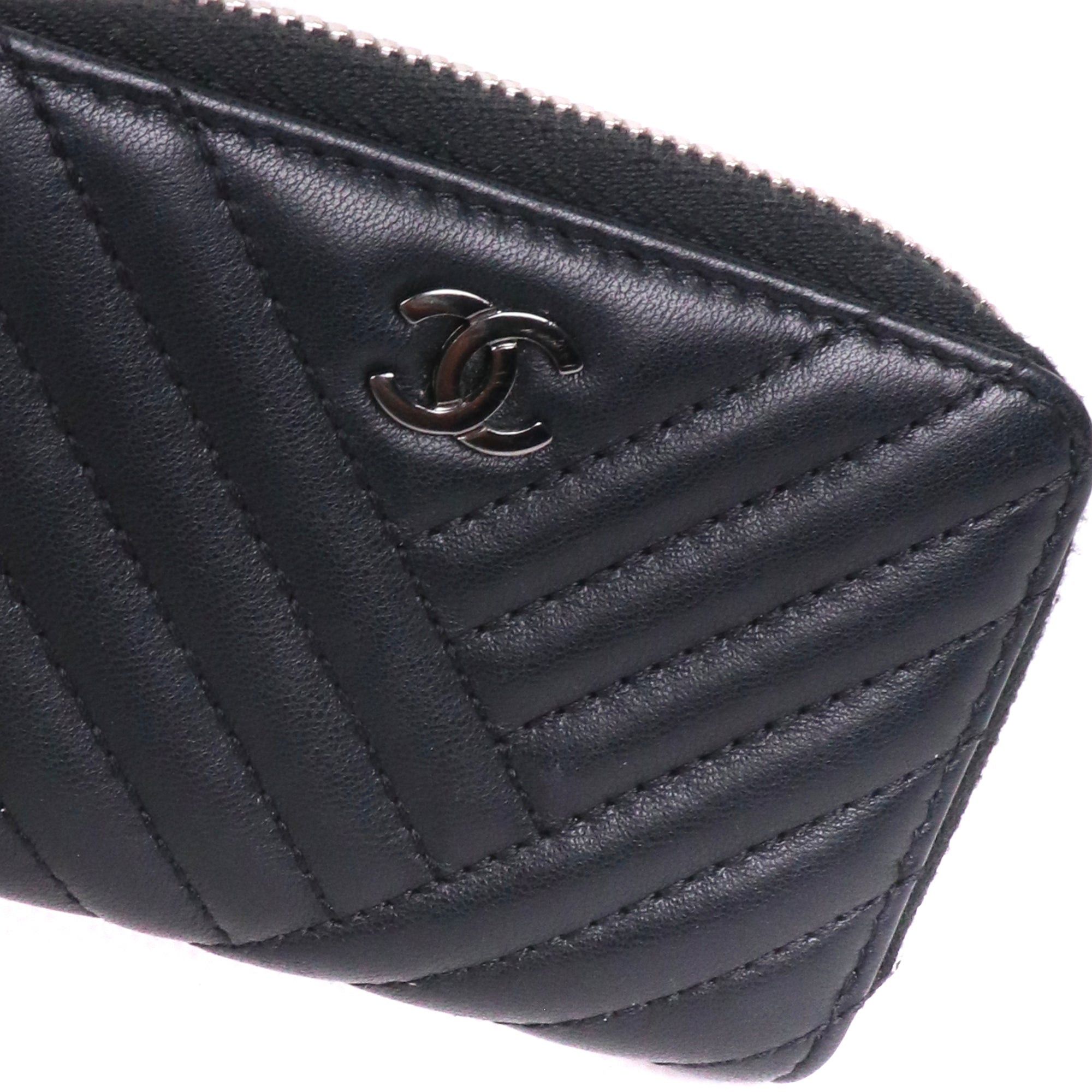 Chanel CHANEL - Chanel zipped wallet in black chevron leather Size ONE SIZE - 4 Thumbnail