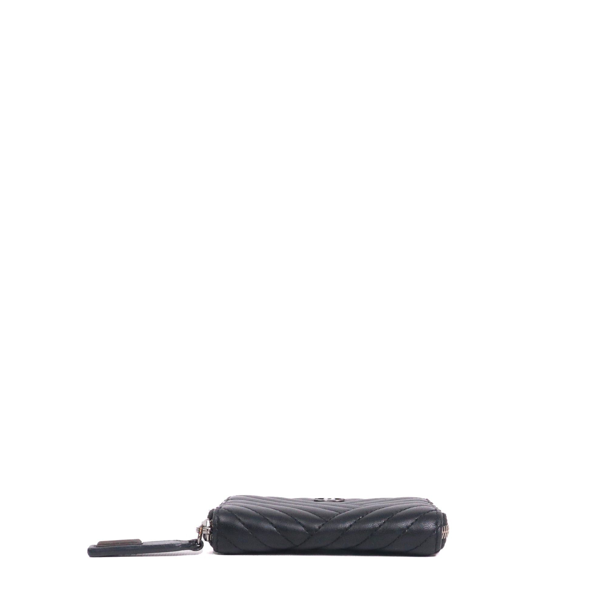 Chanel CHANEL - Chanel zipped wallet in black chevron leather Size ONE SIZE - 3 Thumbnail