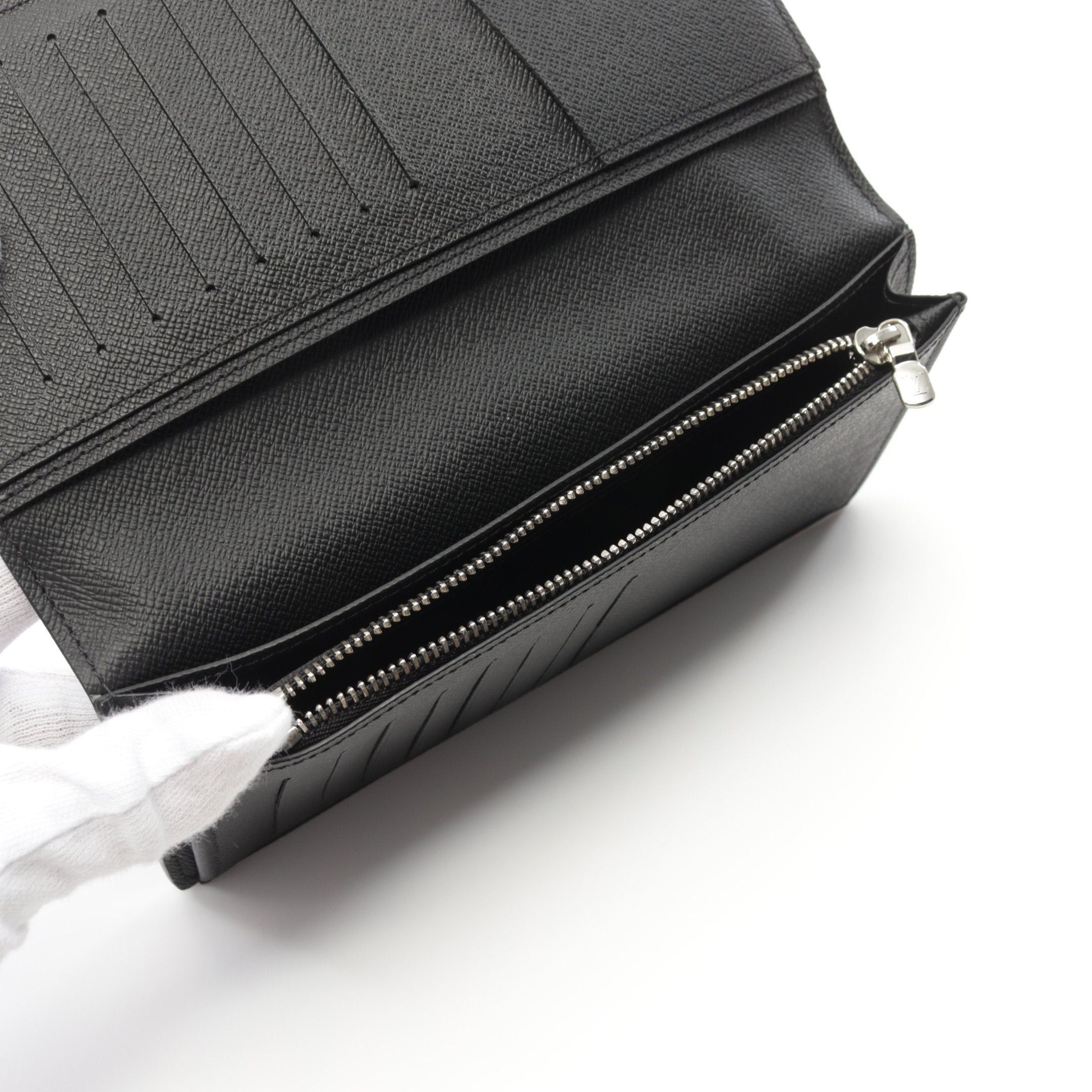 Louis Vuitton Louis Vuitton Portefeuil Brother Taiga Noir Bi-Fold Long Wallet Leather Black Size ONE SIZE - 6 Thumbnail