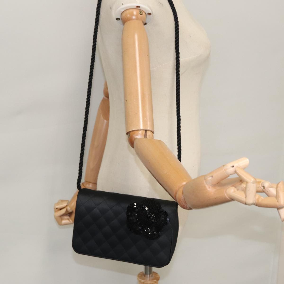 Chanel Camellia Black Silk Shoulder Bag (Pre-Owned) Size ONE SIZE - 17 Thumbnail