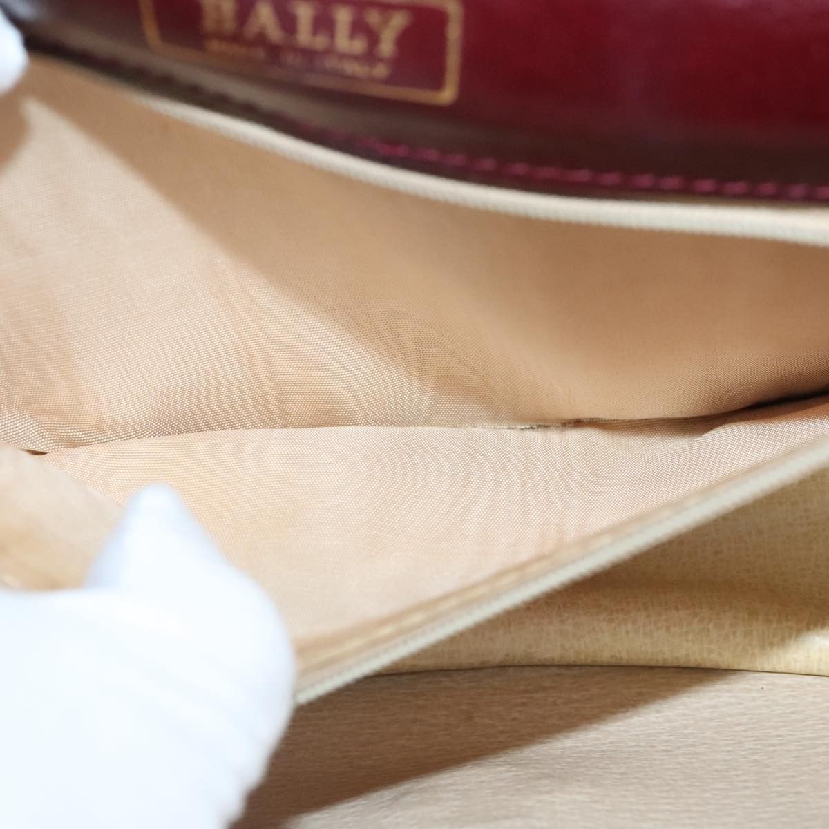 Bally Burgundy Leather Shoulder Bag (Pre-Owned) Size ONE SIZE - 11 Thumbnail