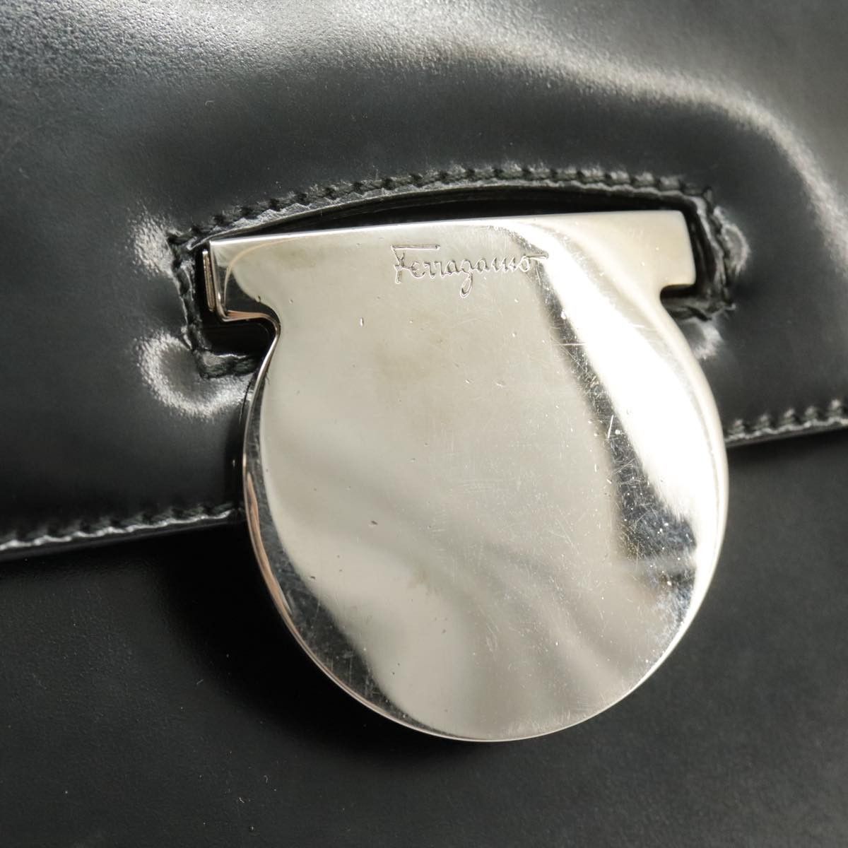 Salvatore Ferragamo Gancini Black Leather Handbag (Pre-Owned) Size ONE SIZE - 13 Thumbnail
