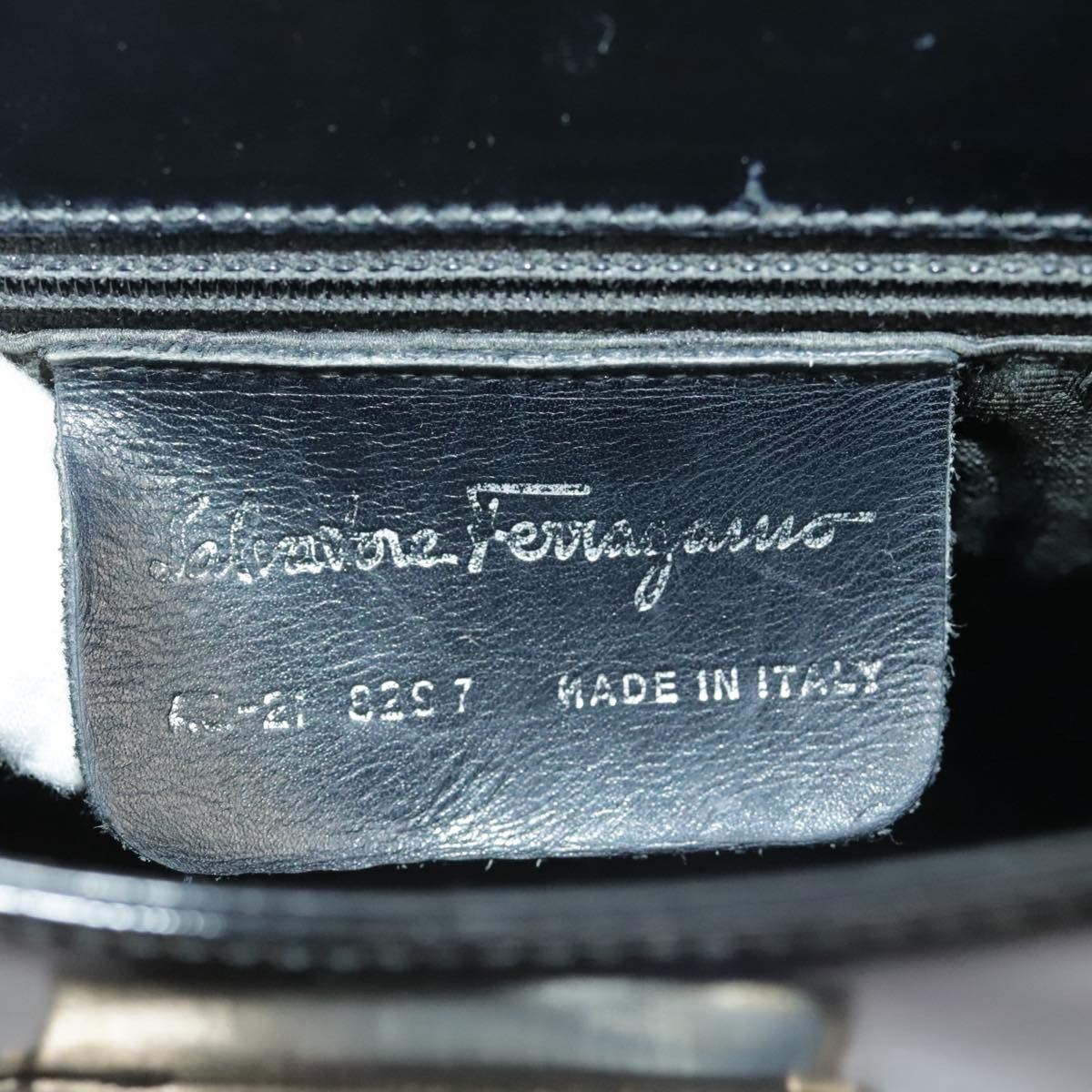 Salvatore Ferragamo Gancini Black Leather Handbag (Pre-Owned) Size ONE SIZE - 15 Thumbnail