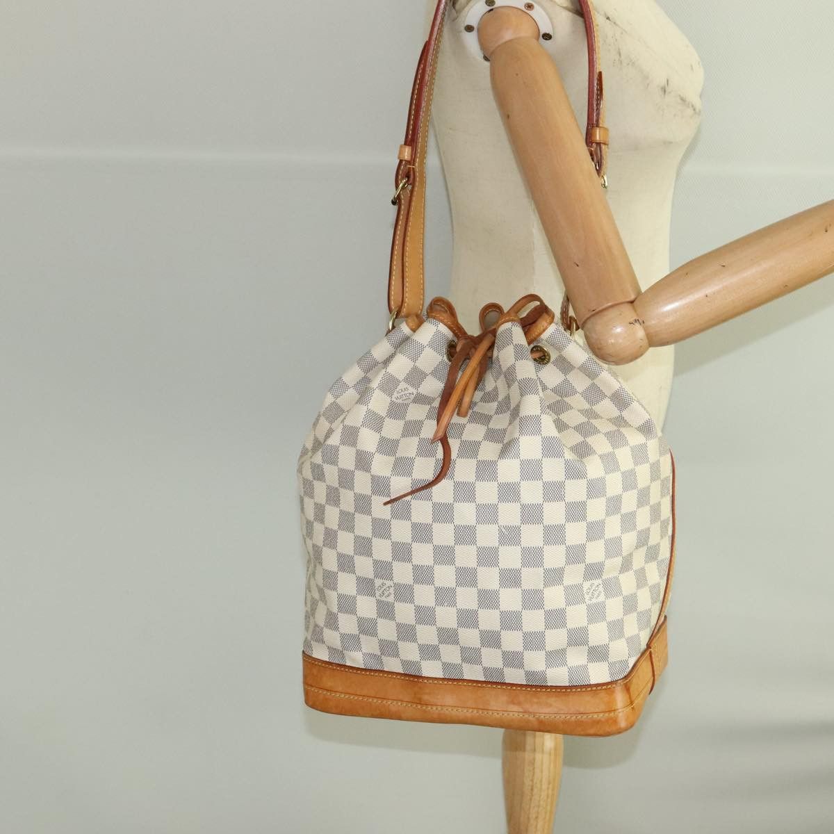 Louis Vuitton Noé White Canvas Shoulder Bag (Pre-Owned) Size ONE SIZE - 16 Thumbnail