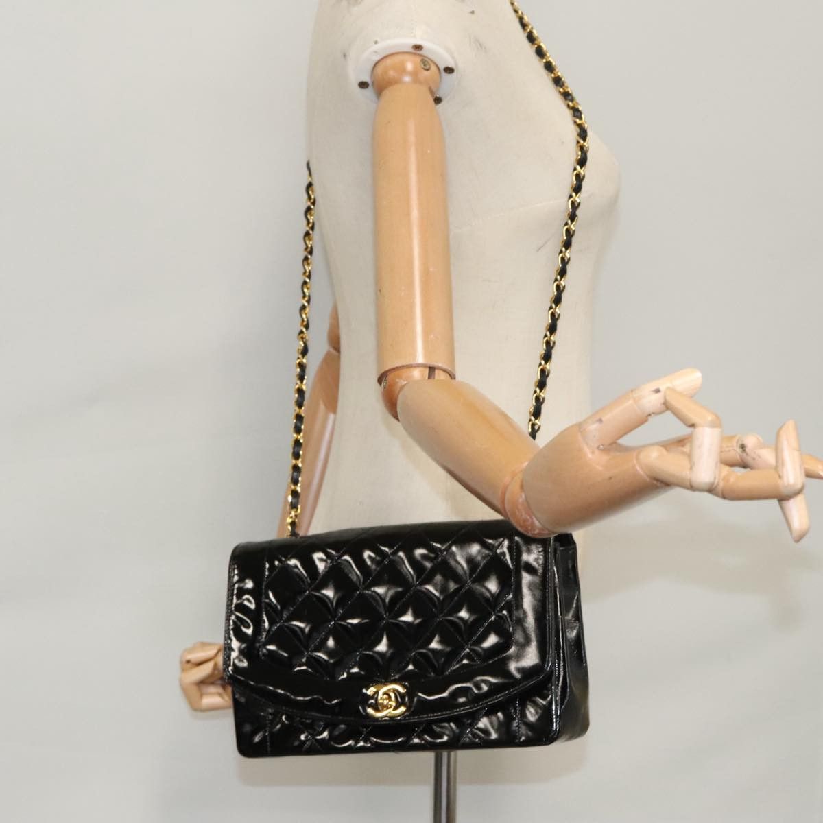 Chanel Diana Black Patent Leather Shoulder Bag (Pre-Owned) Size ONE SIZE - 17 Thumbnail