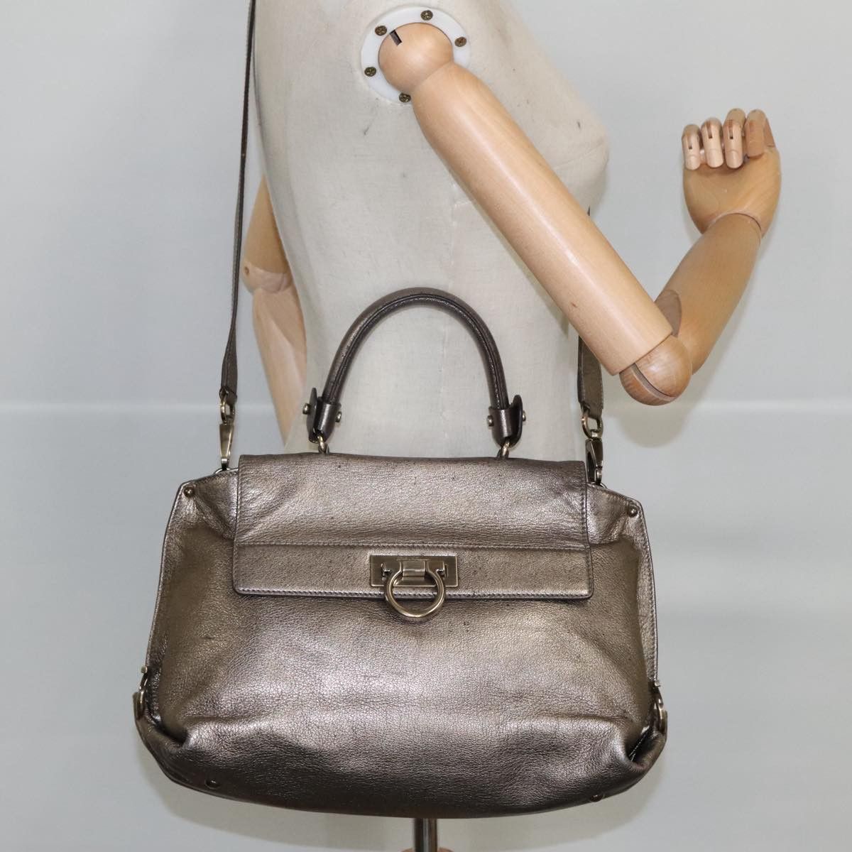 Salvatore Ferragamo Gancini Silver Leather Handbag (Pre-Owned) Size ONE SIZE - 18 Thumbnail