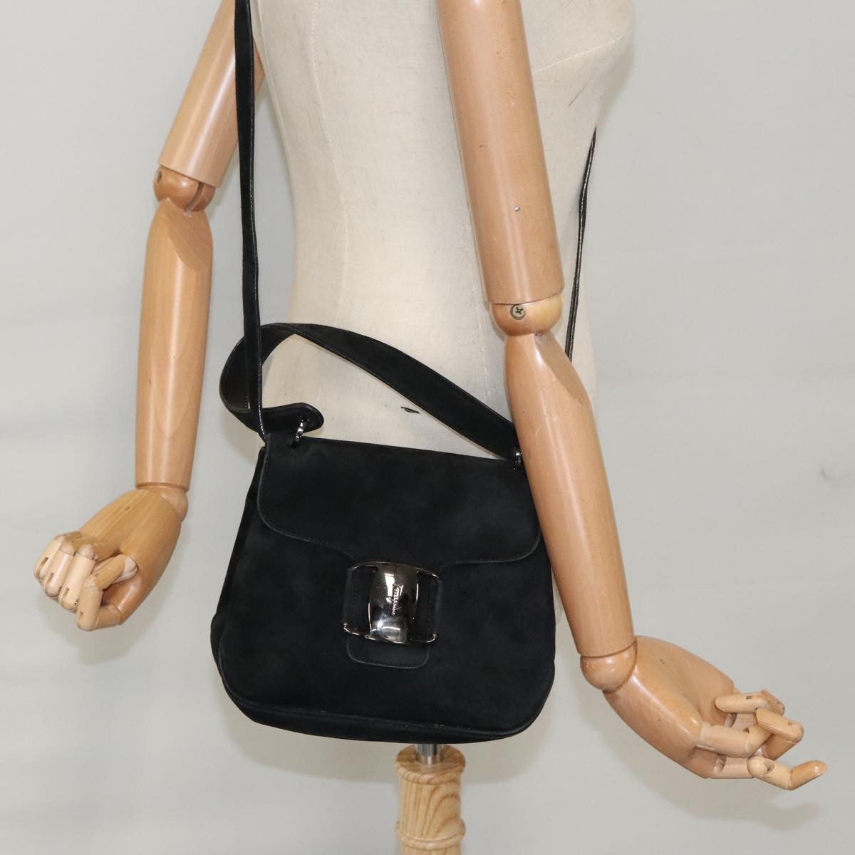 Salvatore Ferragamo Vara Black Suede Handbag (Pre-Owned) Size ONE SIZE - 15 Thumbnail