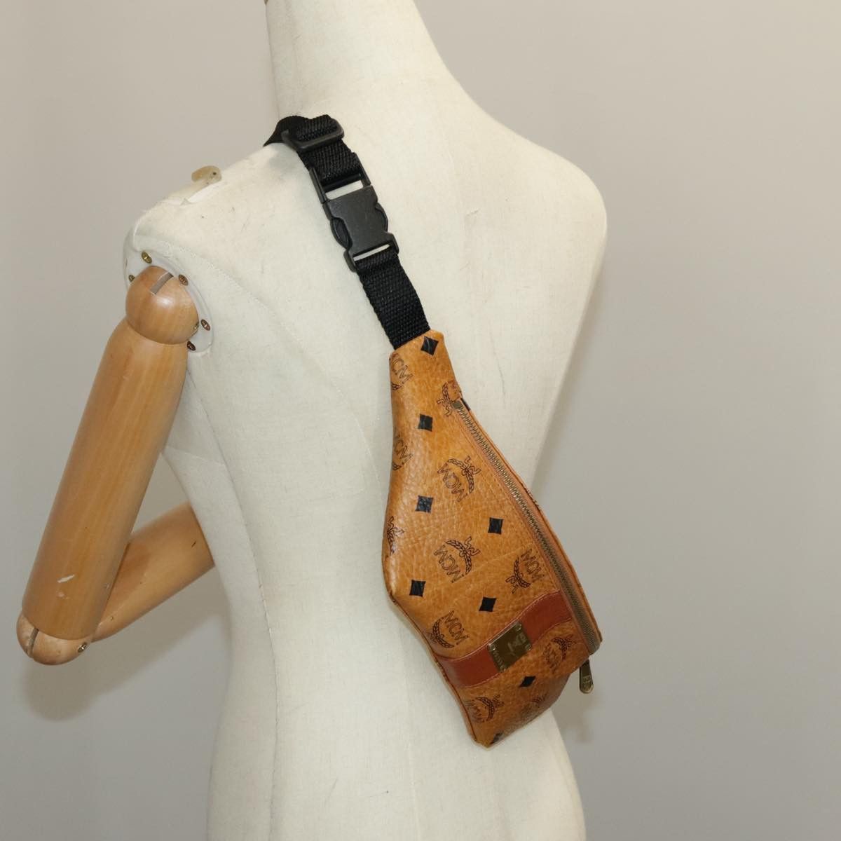 MCM Visetos Brown Canvas Shoulder Bag (Pre-Owned) Size ONE SIZE - 11 Thumbnail