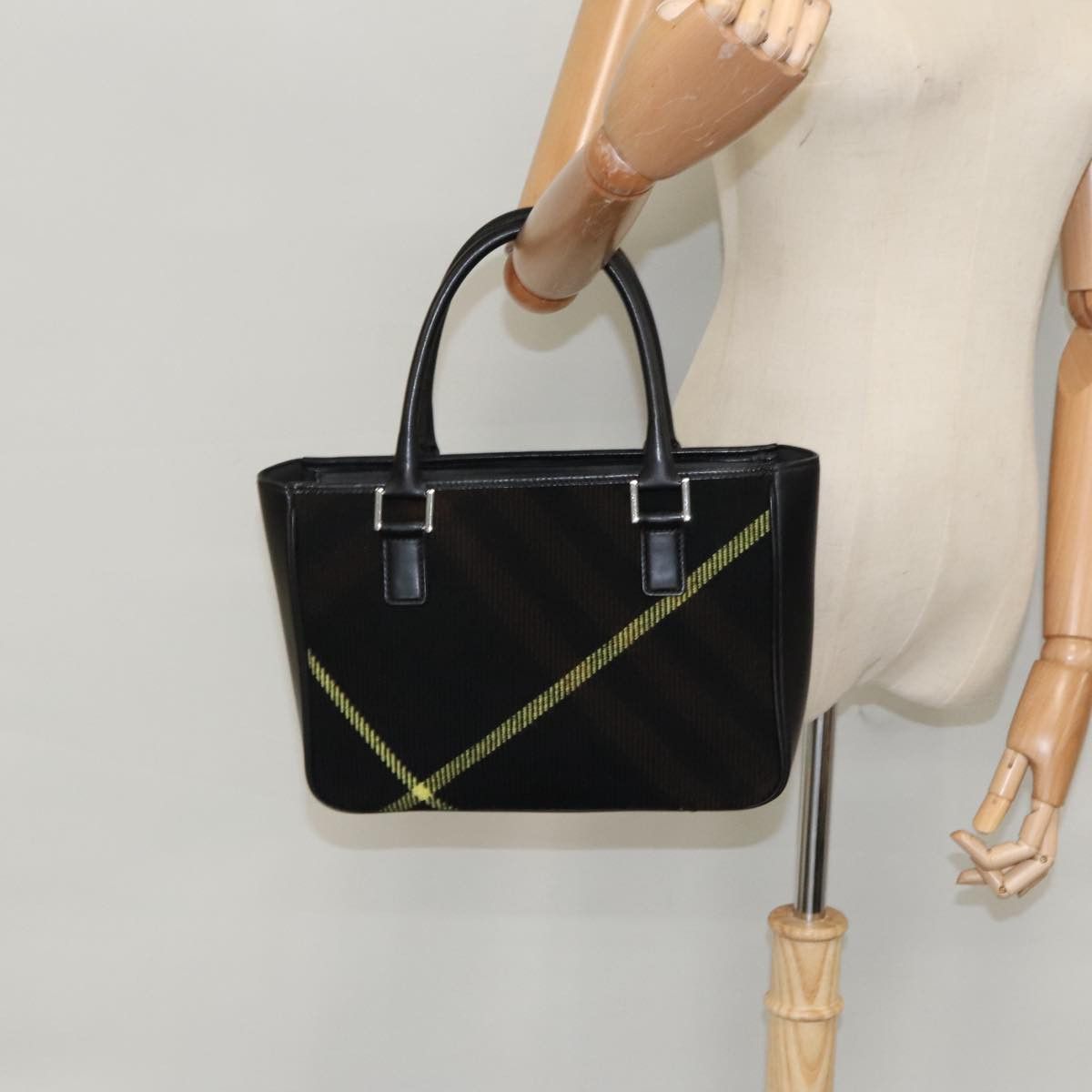 Burberry Black Leather Handbag (Pre-Owned) Size ONE SIZE - 11 Thumbnail