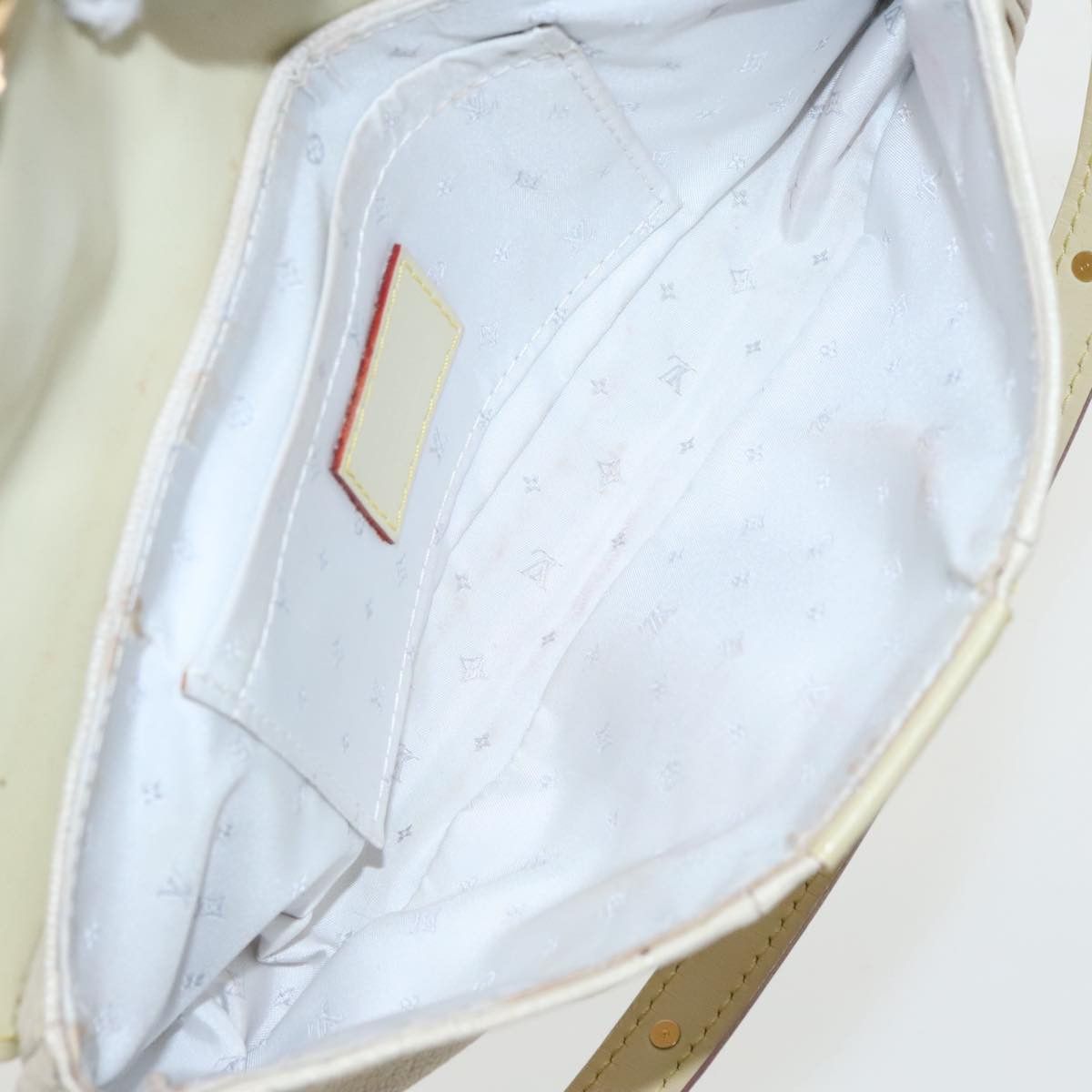 Louis Vuitton Suhali Beige Leather Clutch Bag (Pre-Owned) Size ONE SIZE - 13 Thumbnail