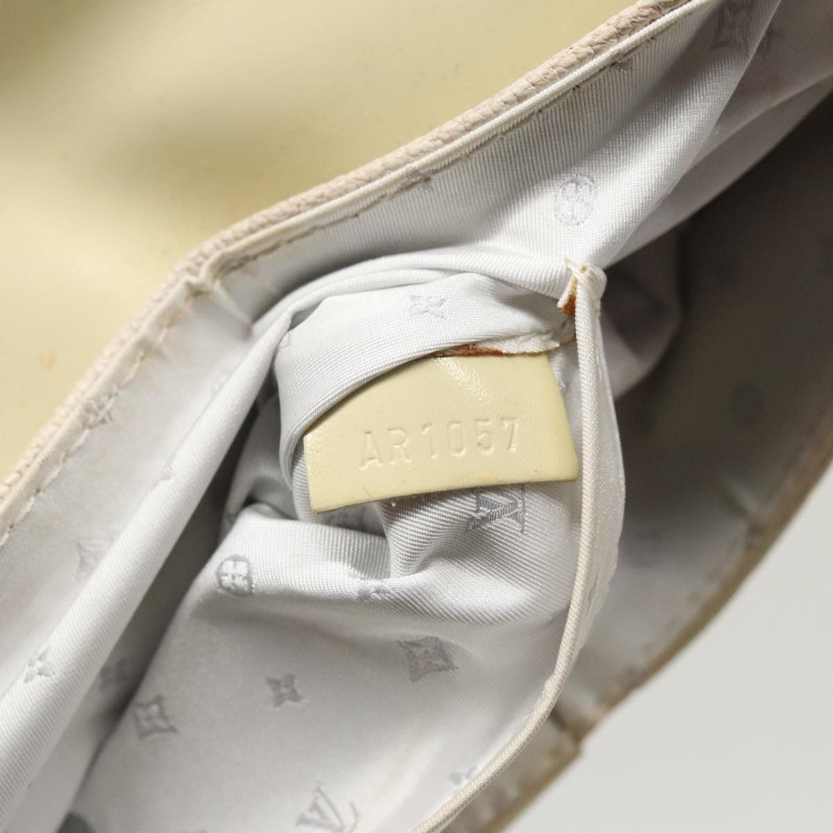 Louis Vuitton Suhali Beige Leather Clutch Bag (Pre-Owned) Size ONE SIZE - 15 Thumbnail