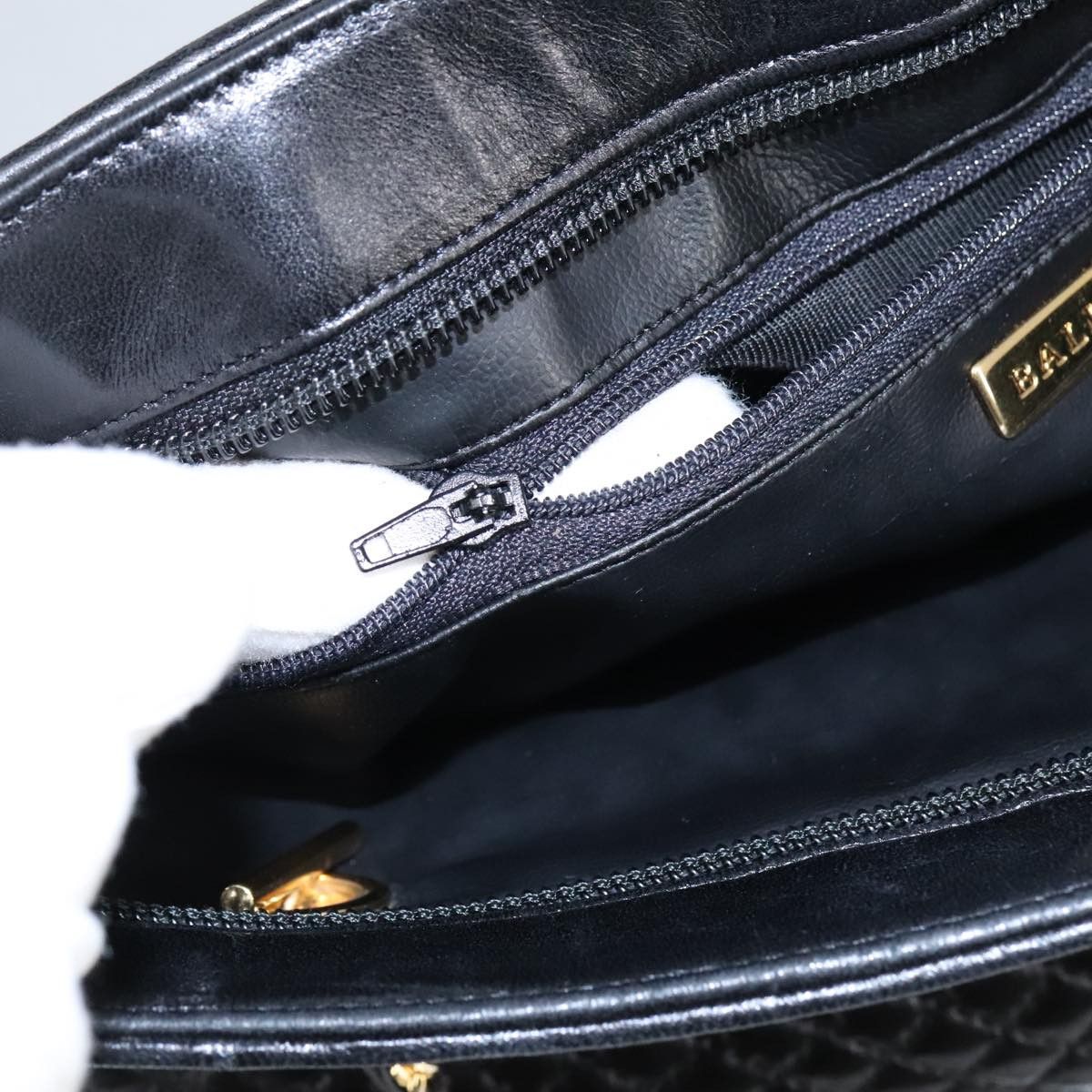 Bally Black Leather Shoulder Bag (Pre-Owned) Size ONE SIZE - 14 Thumbnail