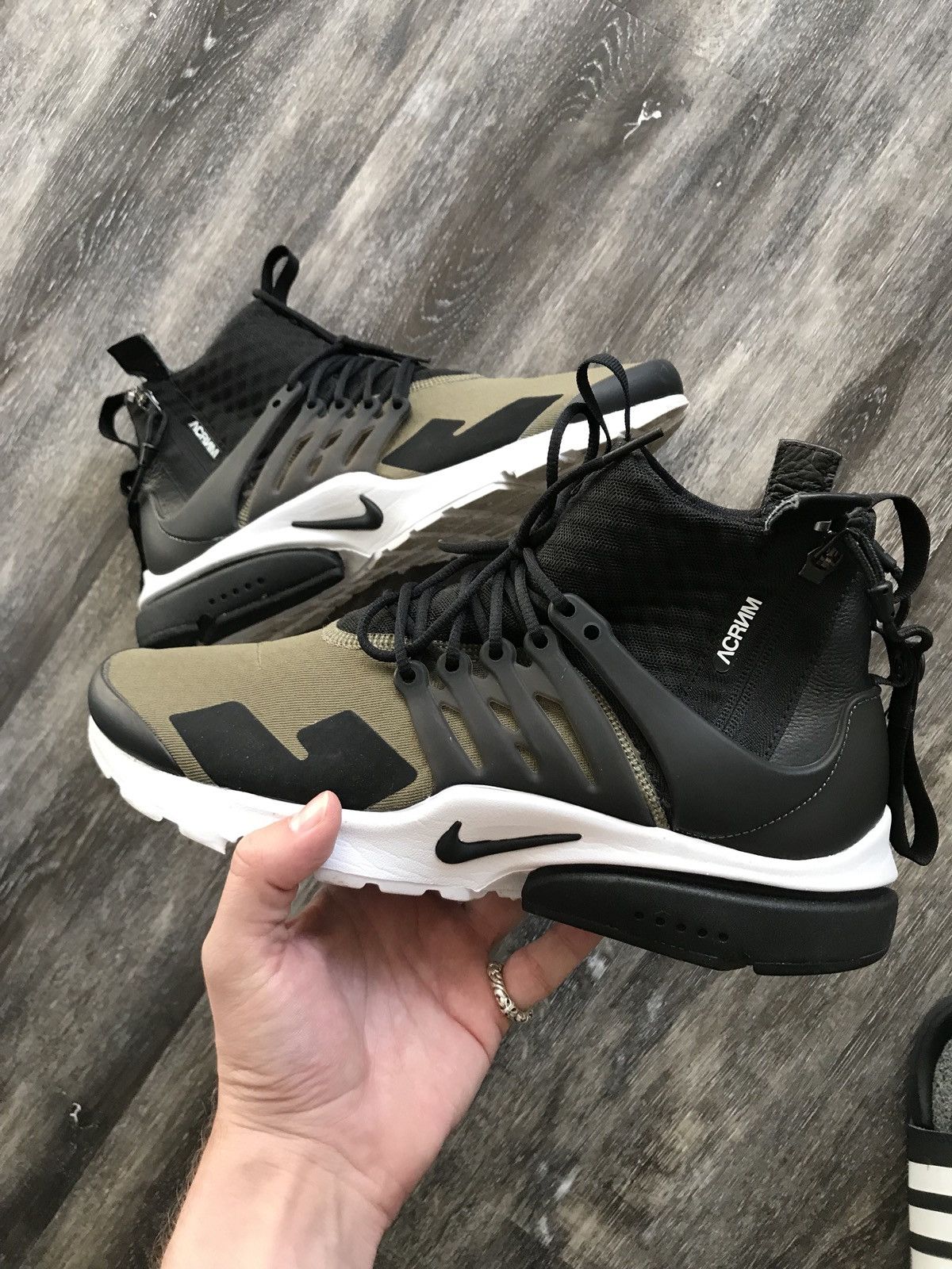 Acronym × Nike Last Drop. Nike Acronym Presto Mid Olive Sneaker Size US 9.5 / EU 42-43 - 2 Thumbnail