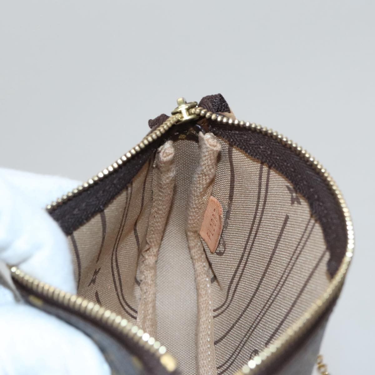 Louis Vuitton Louis Vuitton Mini Pochette Accessoires clutch Size ONE SIZE - 22 Thumbnail