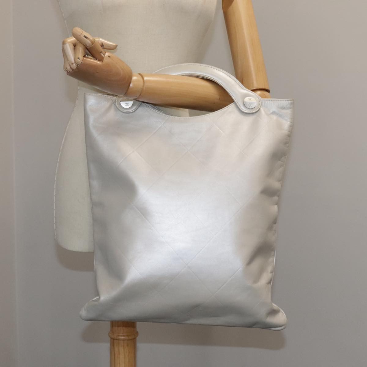 Chanel Grey Leather Handbag (Pre-Owned) Size ONE SIZE - 18 Thumbnail