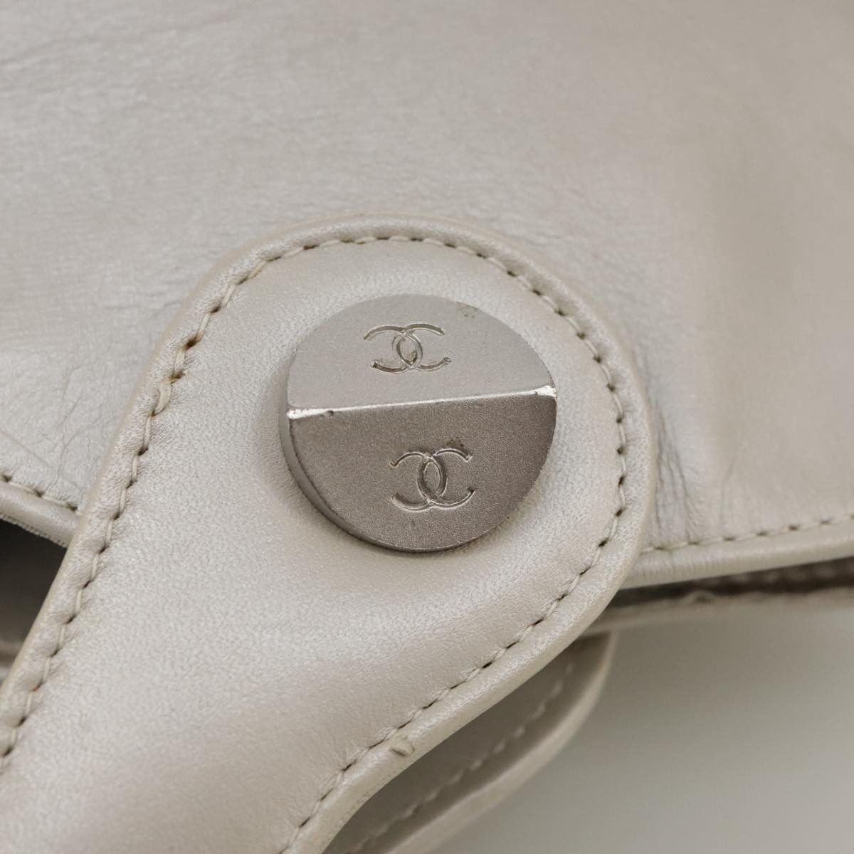 Chanel Grey Leather Handbag (Pre-Owned) Size ONE SIZE - 12 Thumbnail