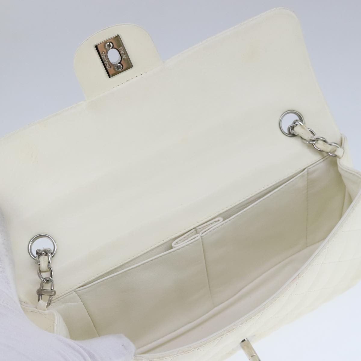 Chanel Timeless White Leather Shoulder Bag (Pre-Owned) Size ONE SIZE - 20 Thumbnail