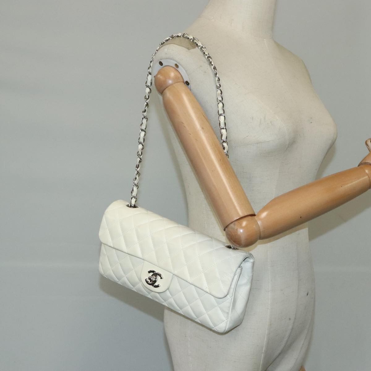 Chanel Timeless White Leather Shoulder Bag (Pre-Owned) Size ONE SIZE - 16 Thumbnail