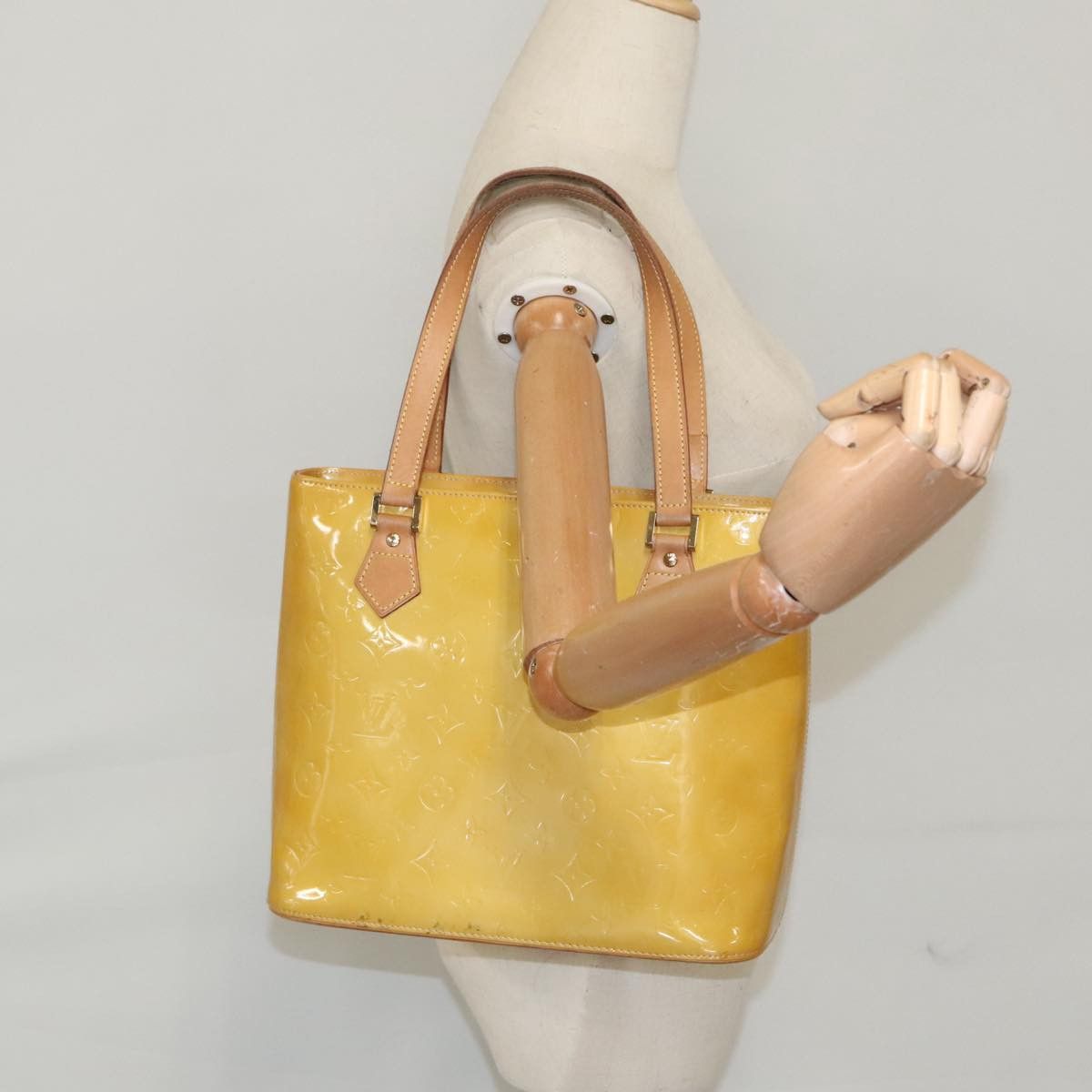 Louis Vuitton Houston Yellow Patent Leather Handbag (Pre-Owned) Size ONE SIZE - 16 Thumbnail