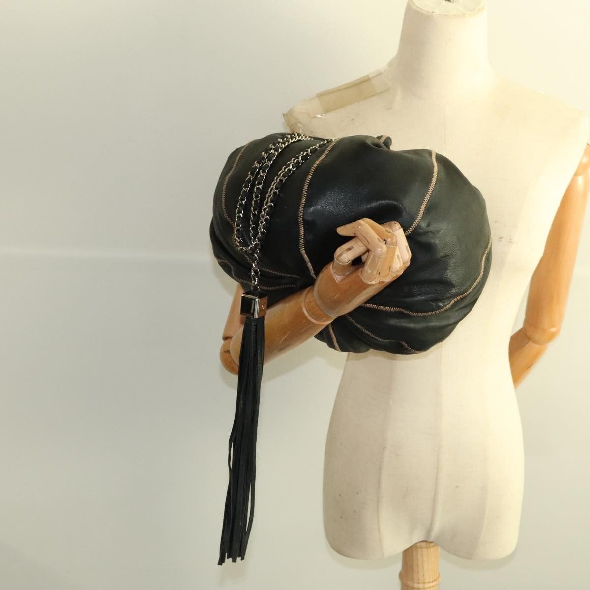 Chanel Black Leather Shoulder Bag (Pre-Owned) Size ONE SIZE - 13 Thumbnail