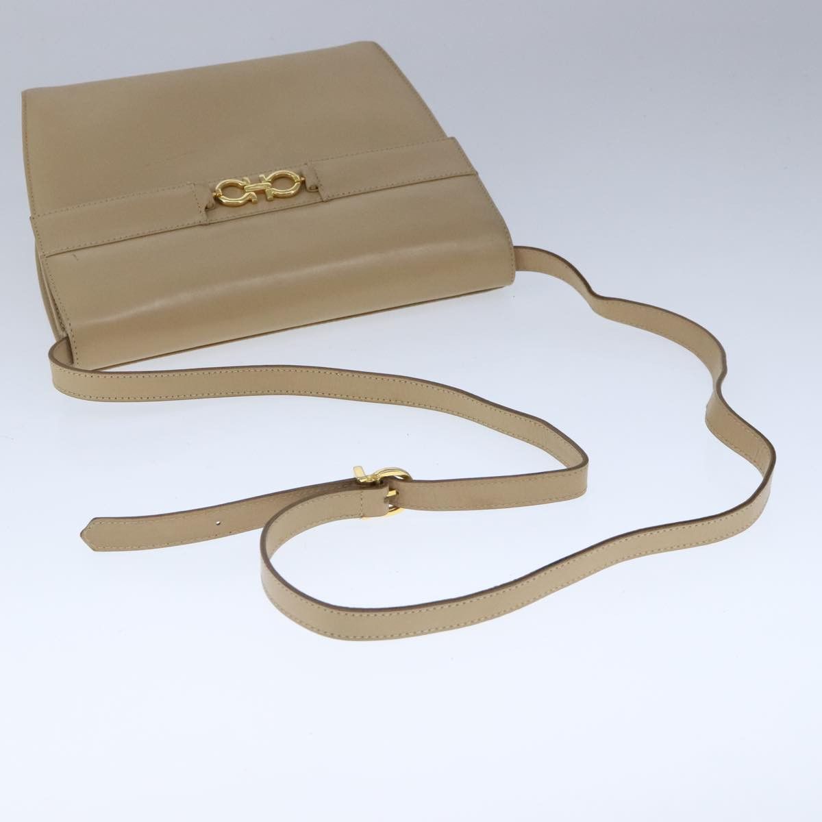 Salvatore Ferragamo Beige Leather Shoulder Bag (Pre-Owned) Size ONE SIZE - 5 Thumbnail