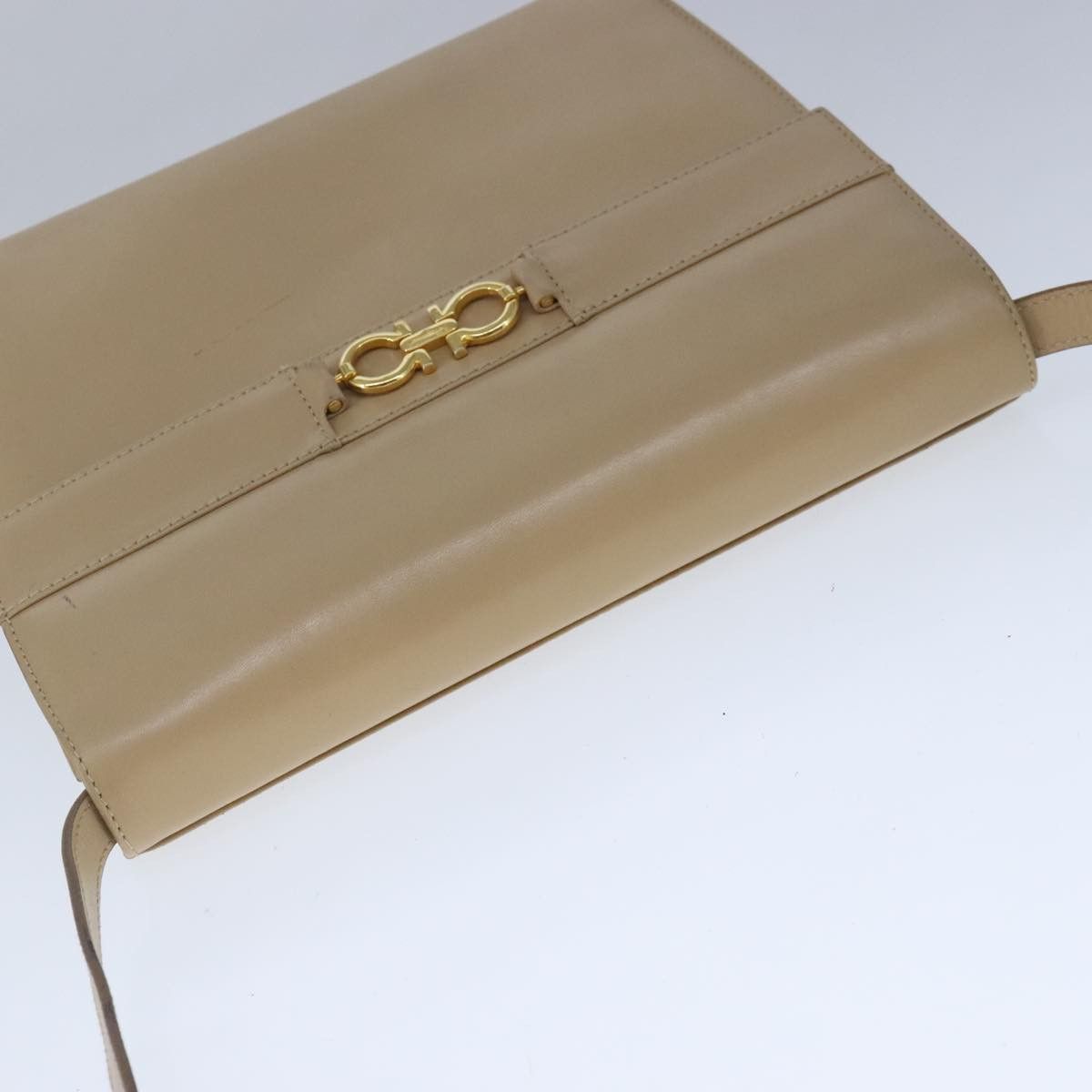 Salvatore Ferragamo Beige Leather Shoulder Bag (Pre-Owned) Size ONE SIZE - 18 Thumbnail