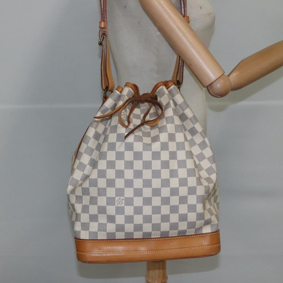 Louis Vuitton Noe White Canvas Shoulder Bag (Pre-Owned) Size ONE SIZE - 16 Thumbnail