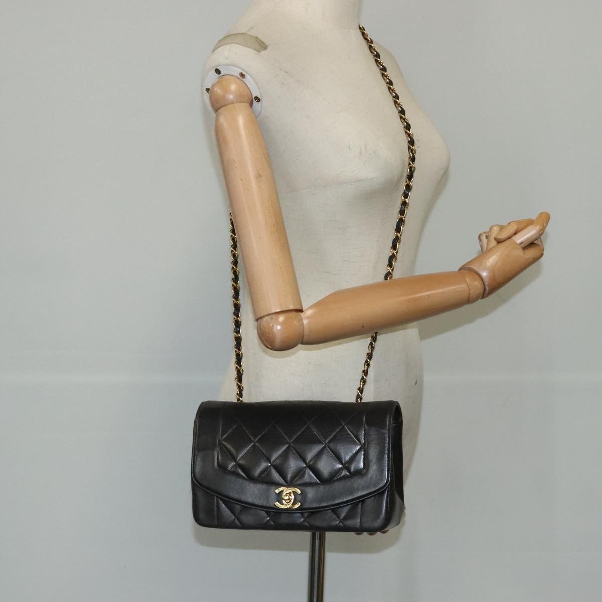 Chanel Diana Black Leather Shoulder Bag (Pre-Owned) Size ONE SIZE - 17 Thumbnail