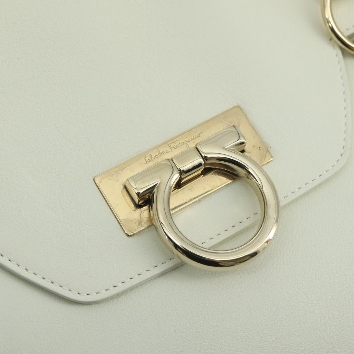 Salvatore Ferragamo Gancini White Leather Handbag (Pre-Owned) Size ONE SIZE - 11 Thumbnail