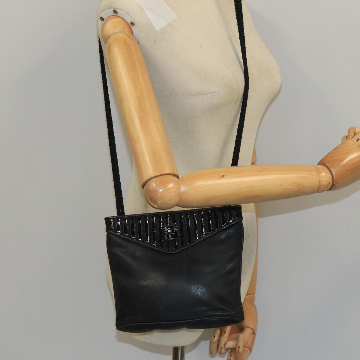Fendi Black Leather Shoulder Bag (Pre-Owned) Size ONE SIZE - 14 Thumbnail