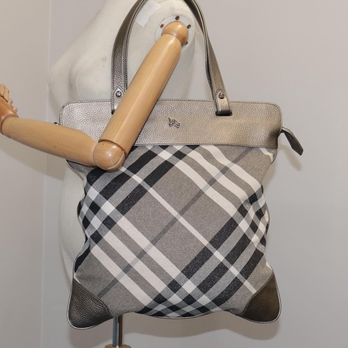 Burberry Nova Check Grey Canvas Tote Bag (Pre-Owned) Size ONE SIZE - 17 Thumbnail