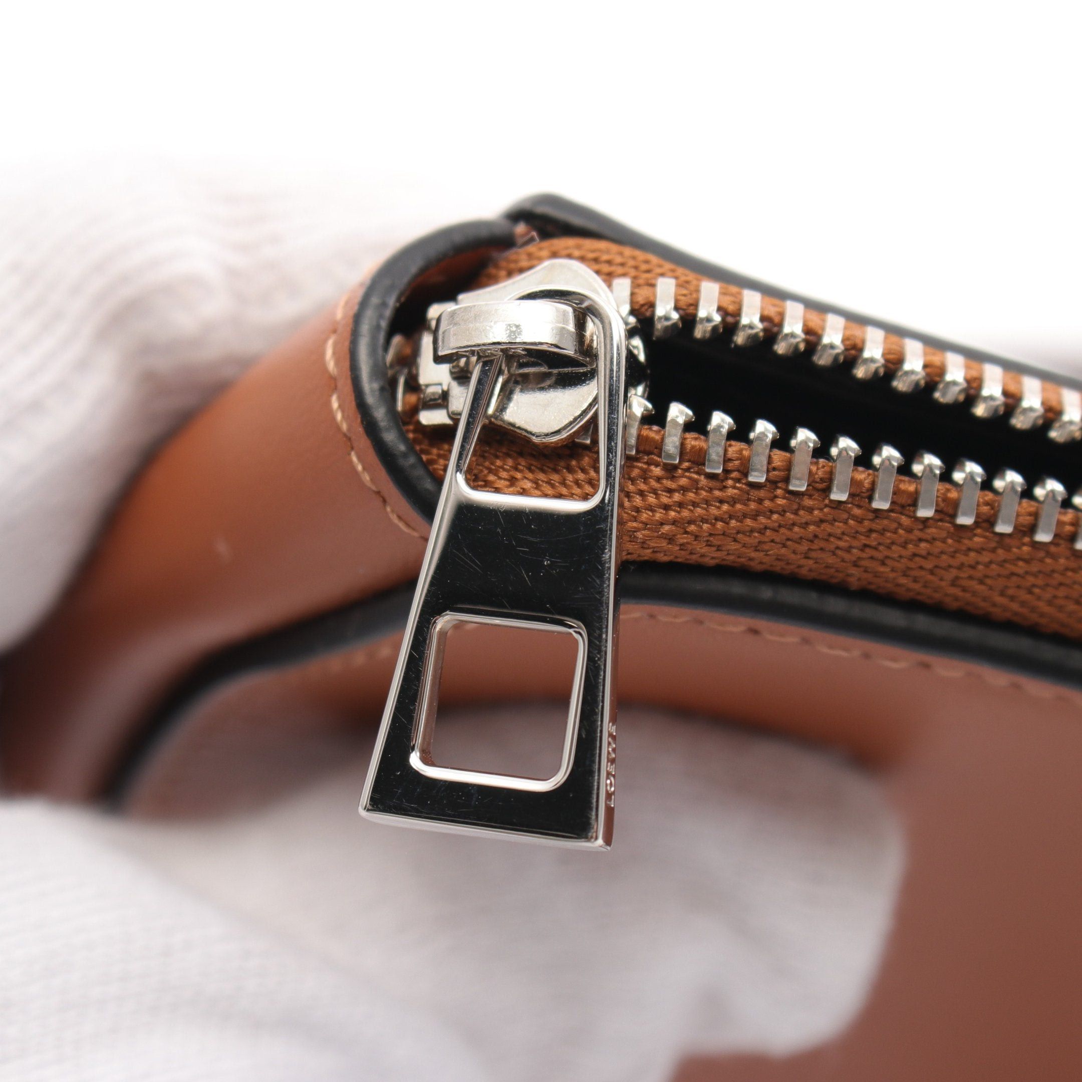 Loewe Loewe Multifunctional Case Shoulder Bag Leather Brown Size ONE SIZE - 5 Thumbnail