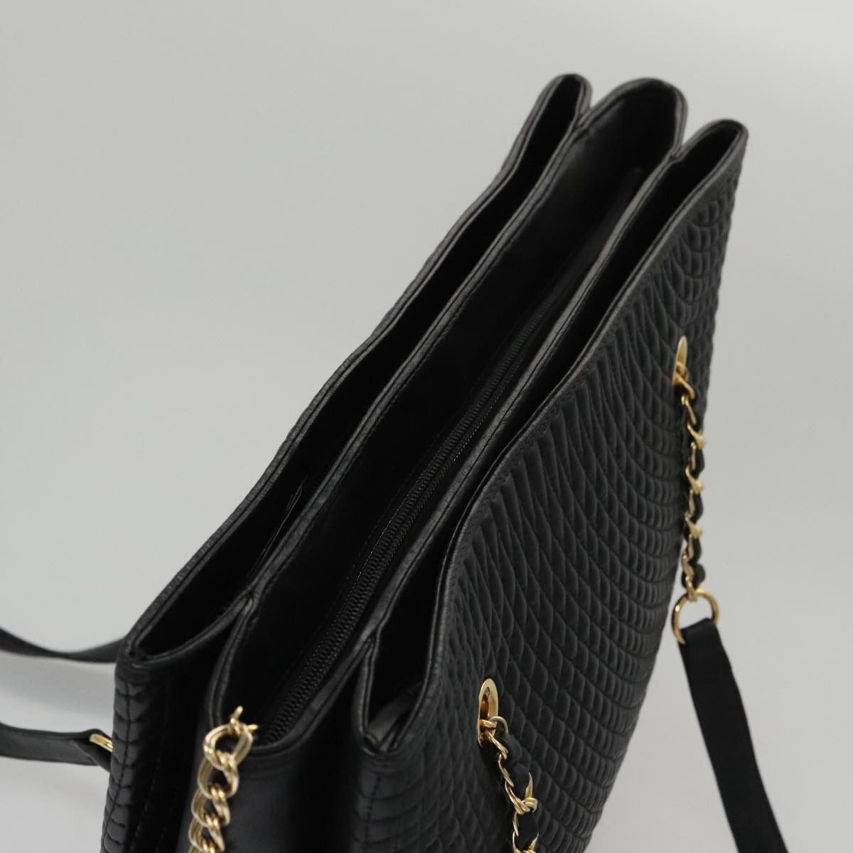 Bally Black Leather Shoulder Bag (Pre-Owned) Size ONE SIZE - 18 Thumbnail