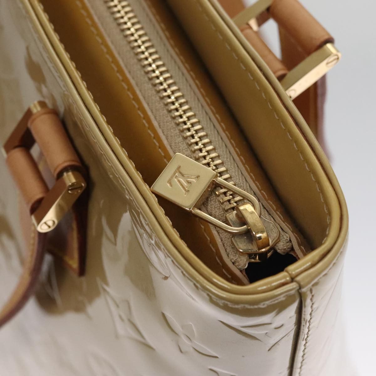 Louis Vuitton Houston Beige Patent Leather Handbag (Pre-Owned) Size ONE SIZE - 12 Thumbnail