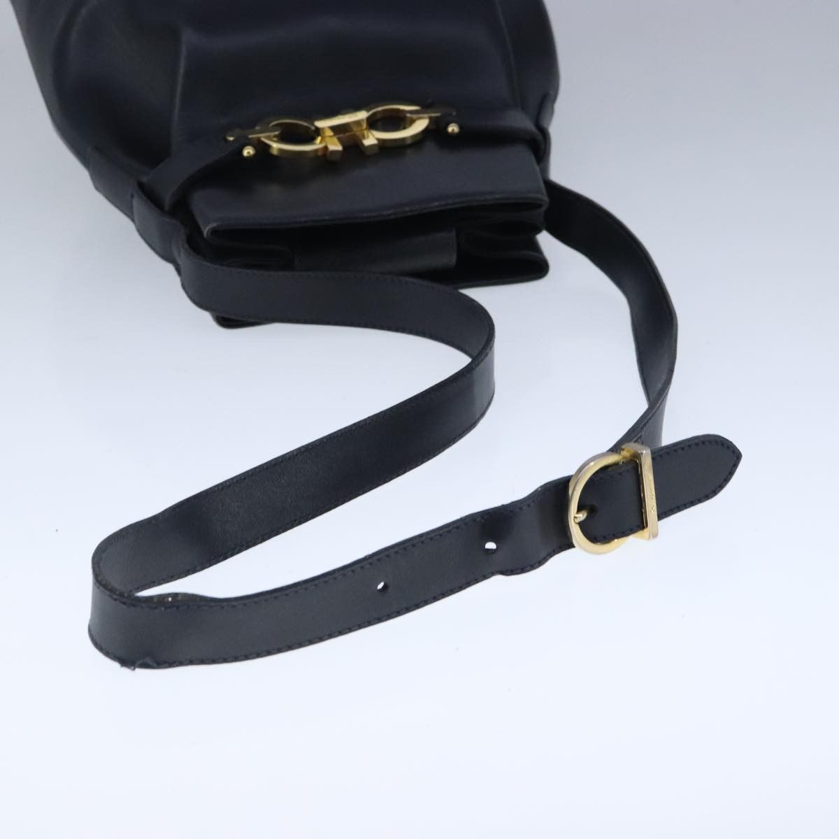 Salvatore Ferragamo Gancini Black Leather Shoulder Bag (Pre-Owned) Size ONE SIZE - 5 Thumbnail