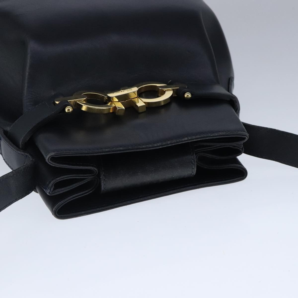 Salvatore Ferragamo Gancini Black Leather Shoulder Bag (Pre-Owned) Size ONE SIZE - 16 Thumbnail