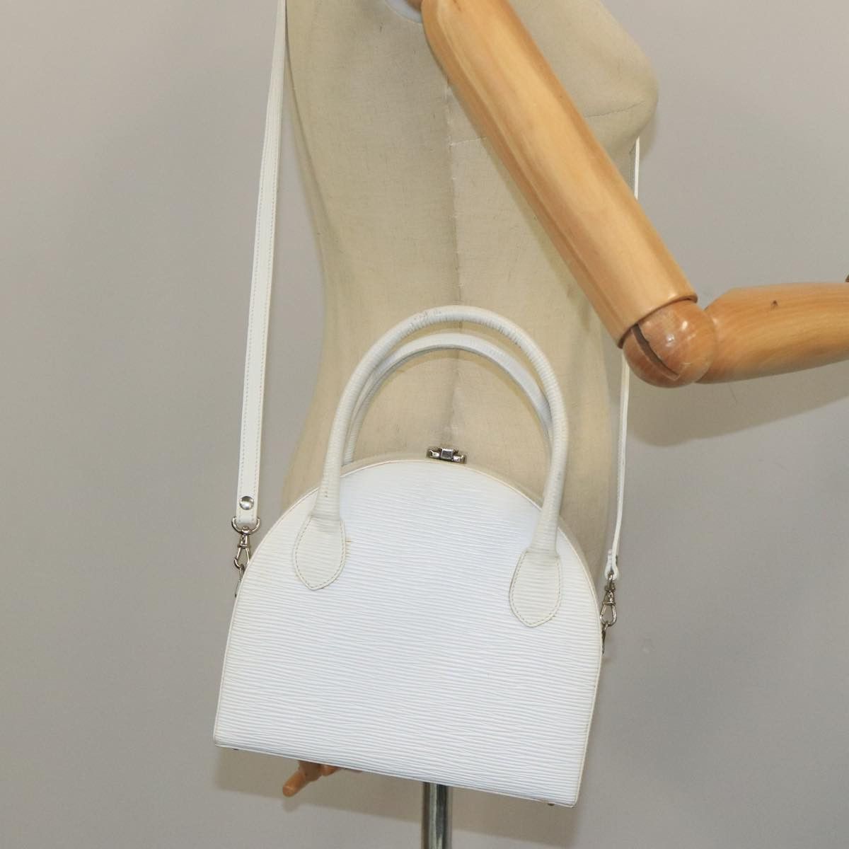 White Leather Handbag (Pre-Owned)