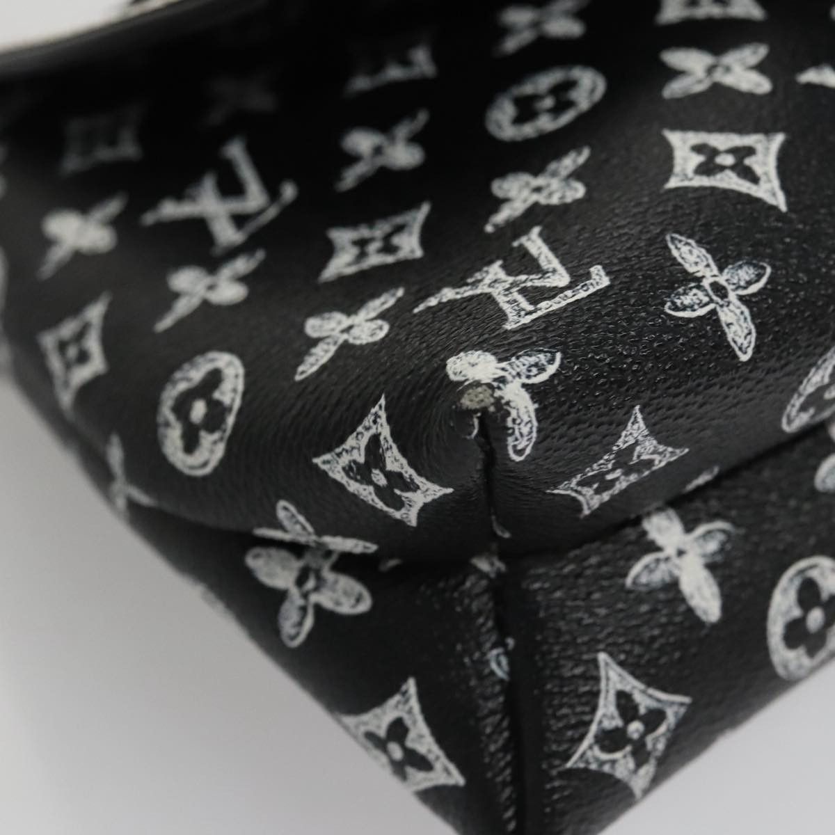 Louis Vuitton Black Canvas Shoulder Bag (Pre-Owned) Size ONE SIZE - 11 Thumbnail