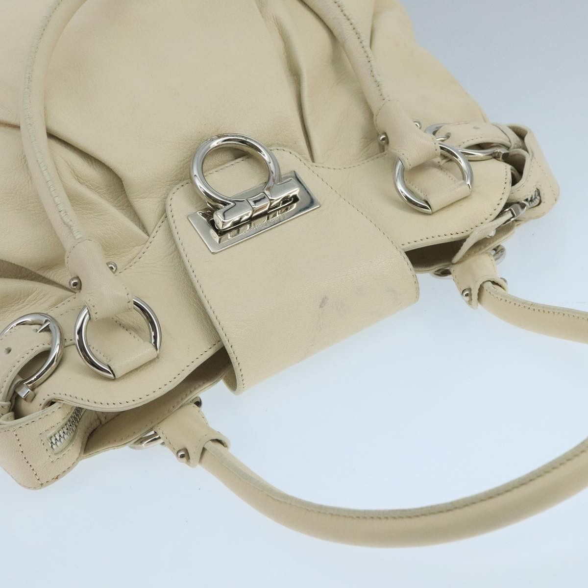 Salvatore Ferragamo Gancini White Leather Handbag (Pre-Owned) Size ONE SIZE - 18 Thumbnail