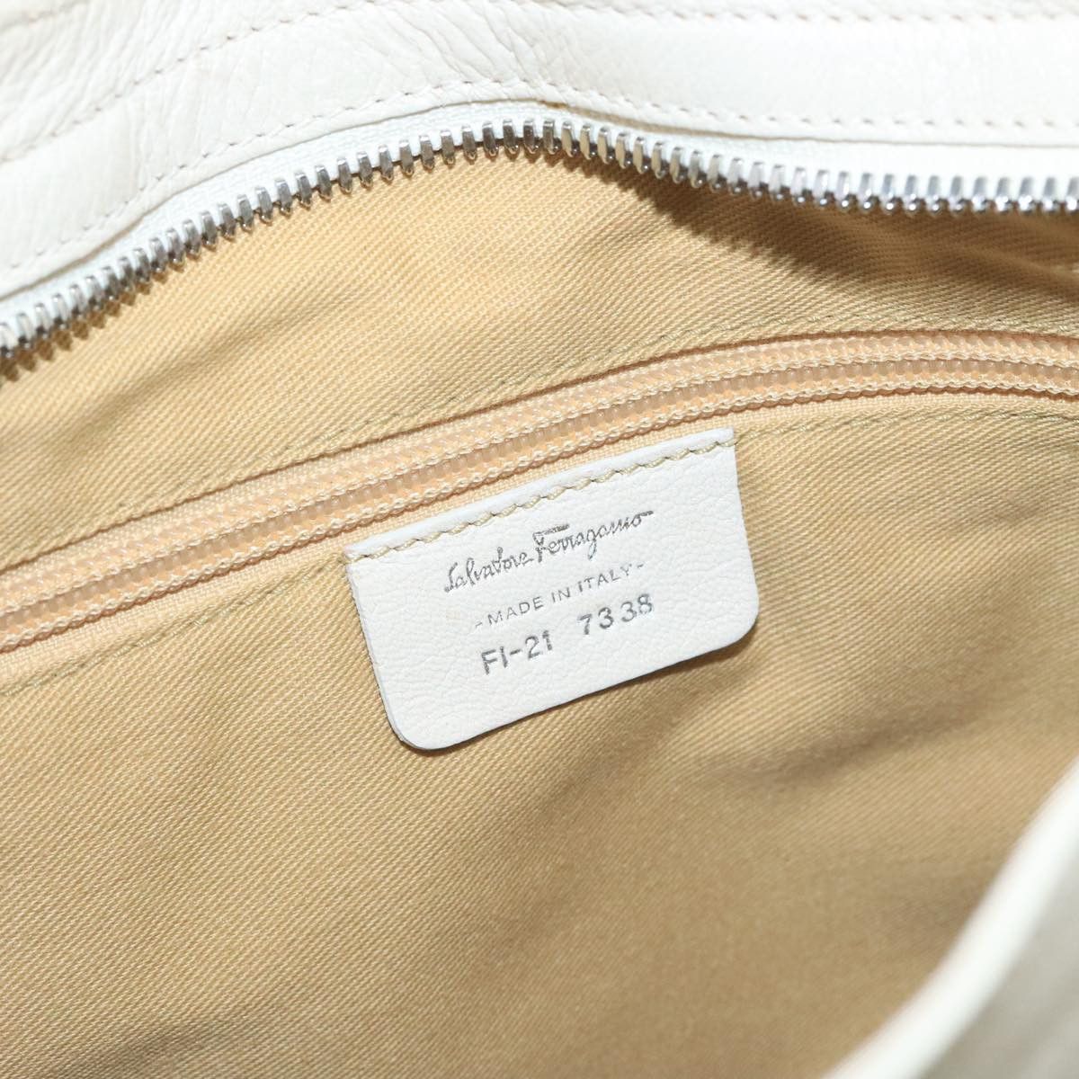 Salvatore Ferragamo Gancini White Leather Handbag (Pre-Owned) Size ONE SIZE - 16 Thumbnail