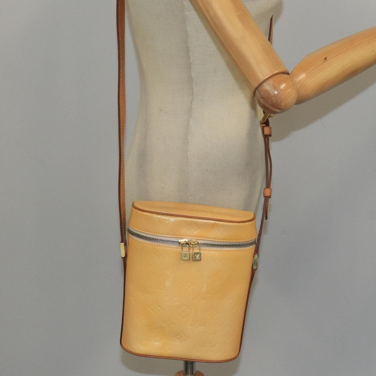 Louis Vuitton Sullivan Yellow Patent Leather Shoulder Bag (Pre-Owned) Size ONE SIZE - 20 Thumbnail
