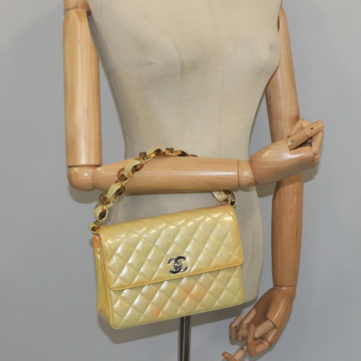 Chanel Single Flap Yellow Patent Leather Handbag (Pre-Owned) Size ONE SIZE - 16 Thumbnail