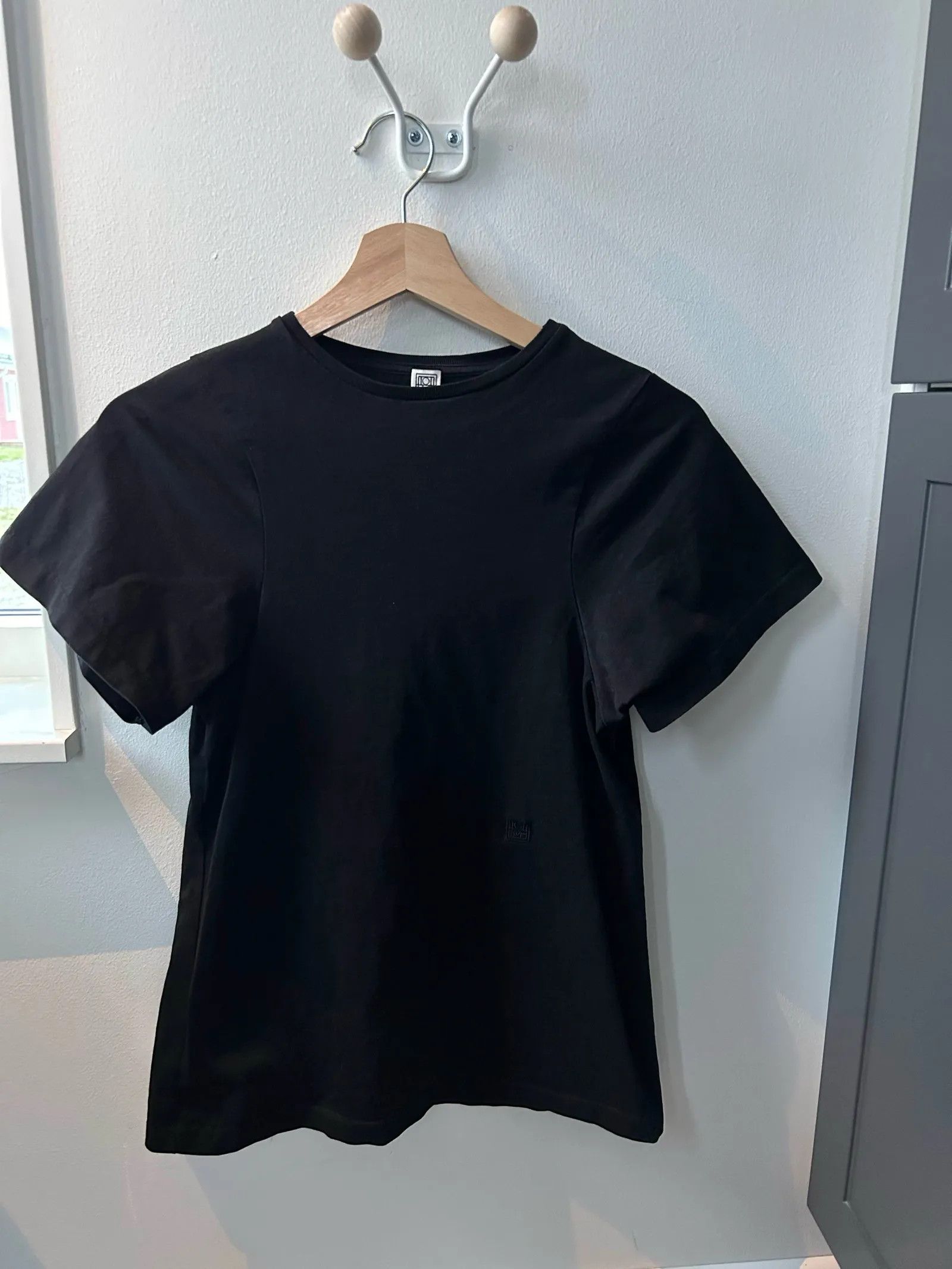 Toteme Toteme Curved seam tee Short Sleeve T-shirt Size XS / US 0-2 / IT 36-38 - 5 Thumbnail