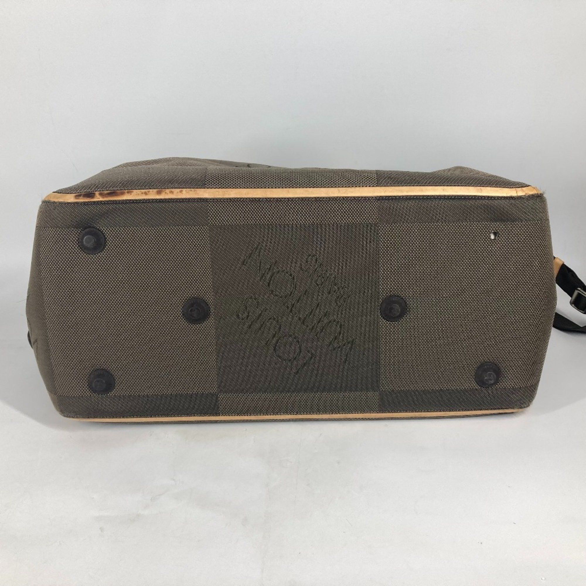 Louis Vuitton Louis Vuitton travel Size ONE SIZE - 6 Thumbnail