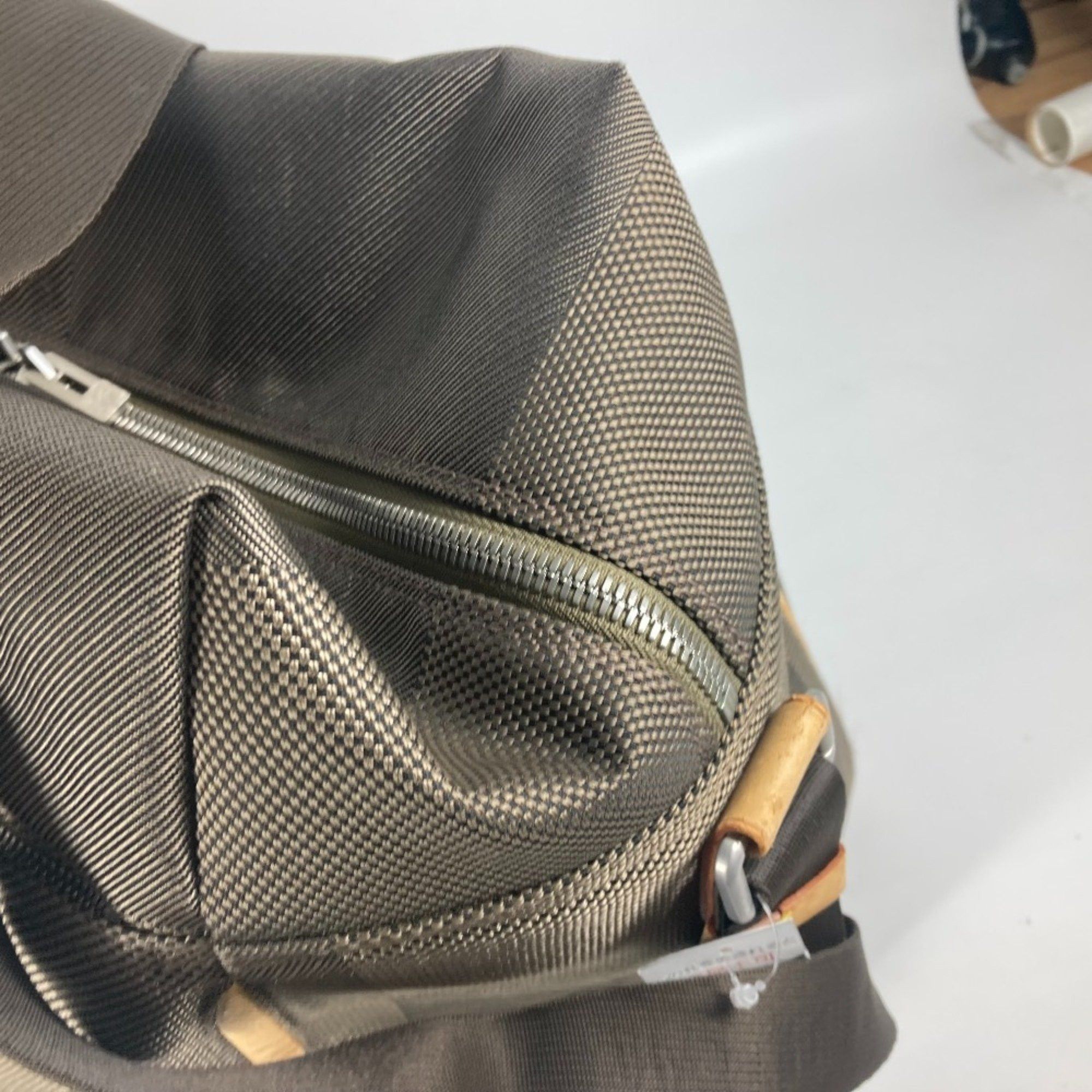 Louis Vuitton Louis Vuitton travel Size ONE SIZE - 11 Thumbnail