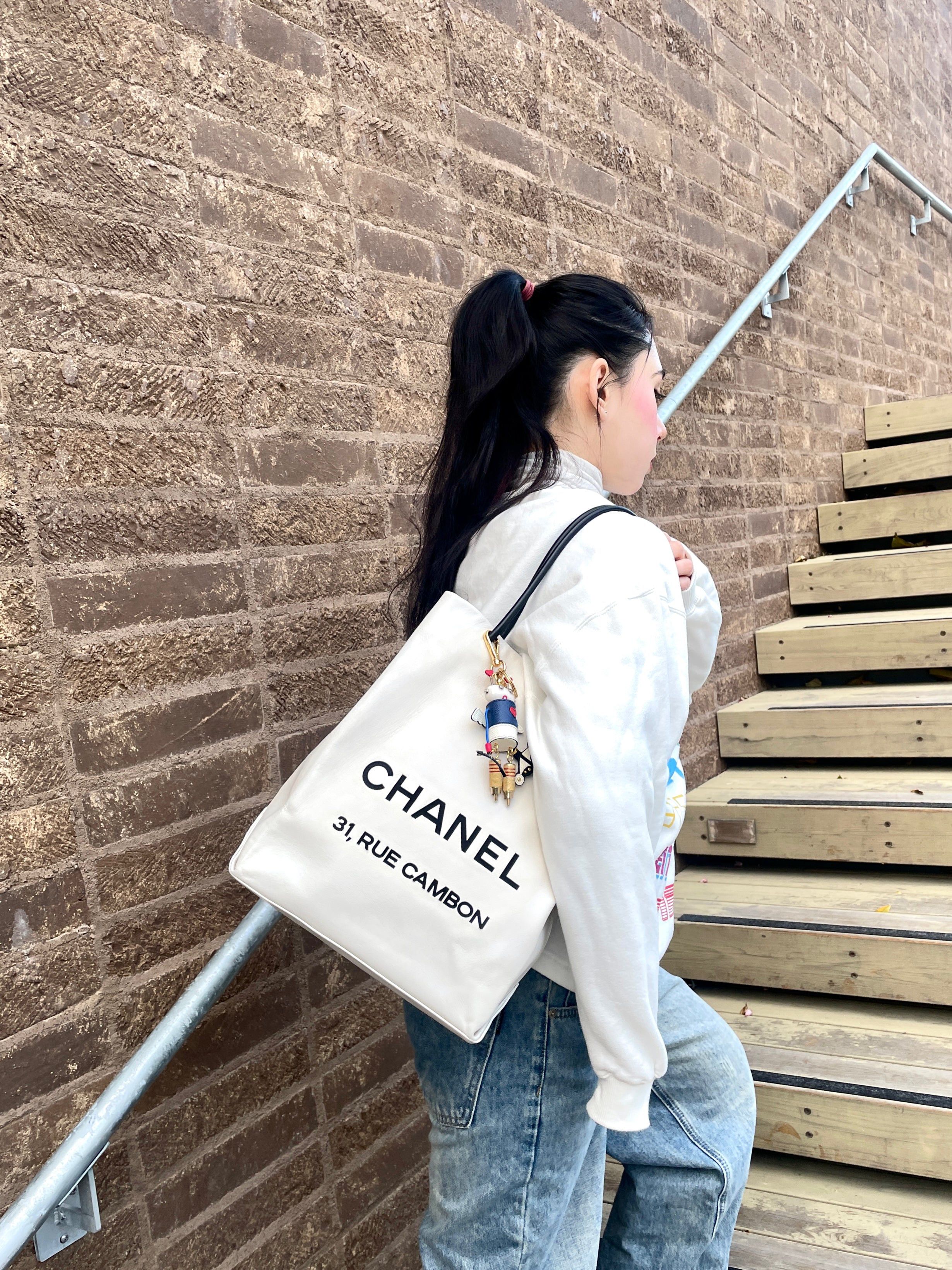 Chanel Chanel Logo Essential Tote Bag White/2009Ss Size ONE SIZE - 2 Thumbnail