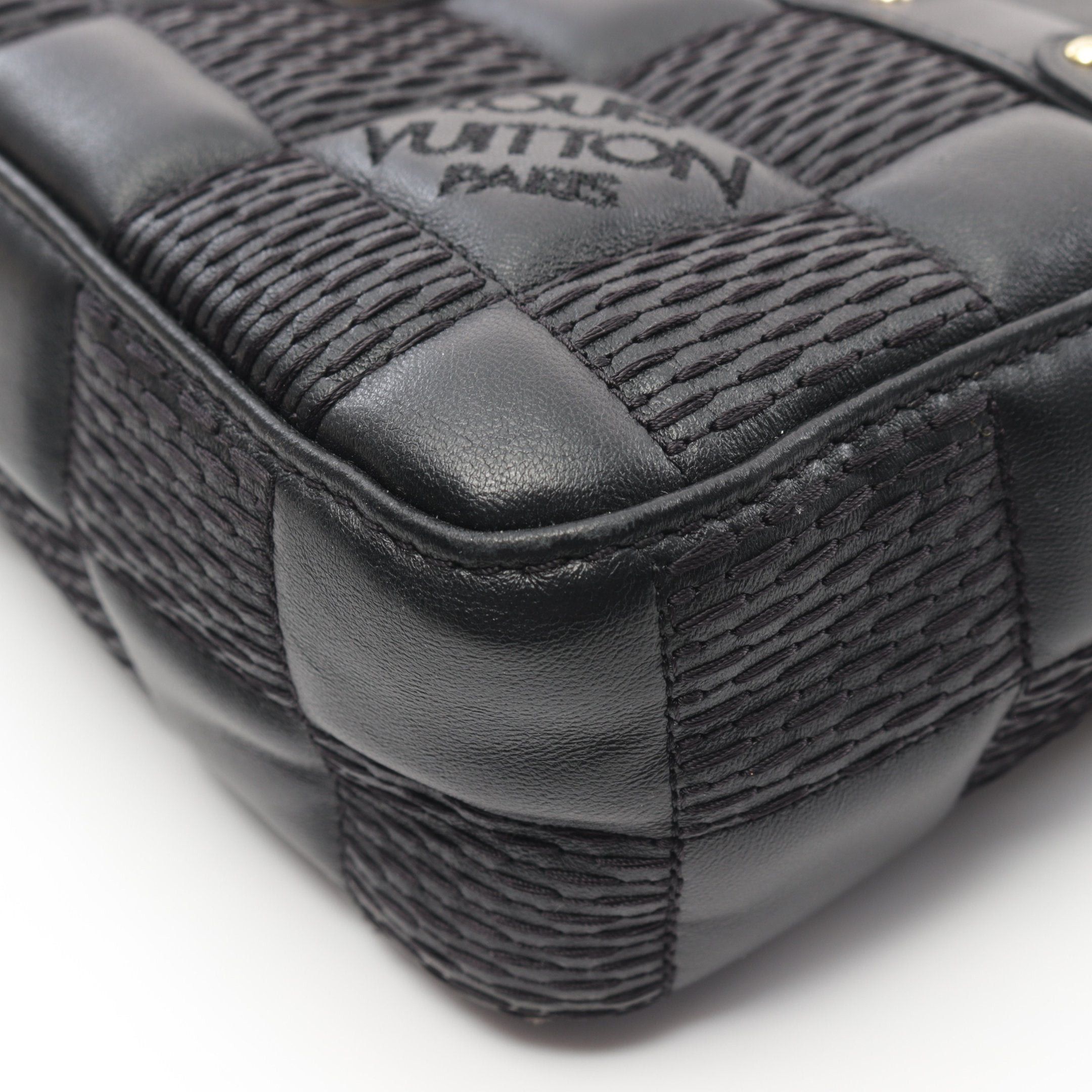 Louis Vuitton Louis Vuitton Pochette Troca Shoulder Bag Leather Black Size ONE SIZE - 5 Thumbnail