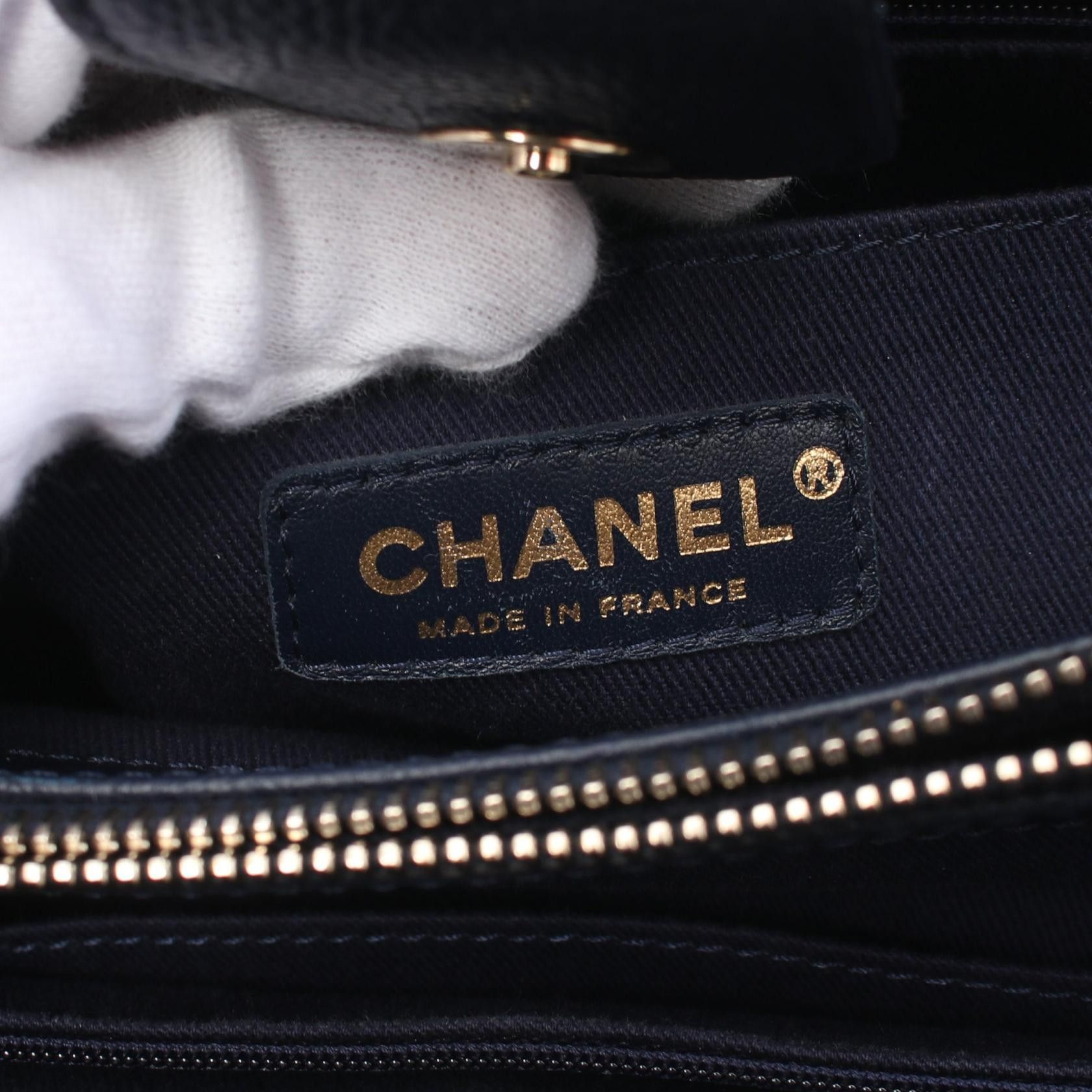 Chanel Chanel Neo-Executive Handbag Tote Bag Caviar Skin Navy Gold Hardware Size ONE SIZE - 4 Thumbnail